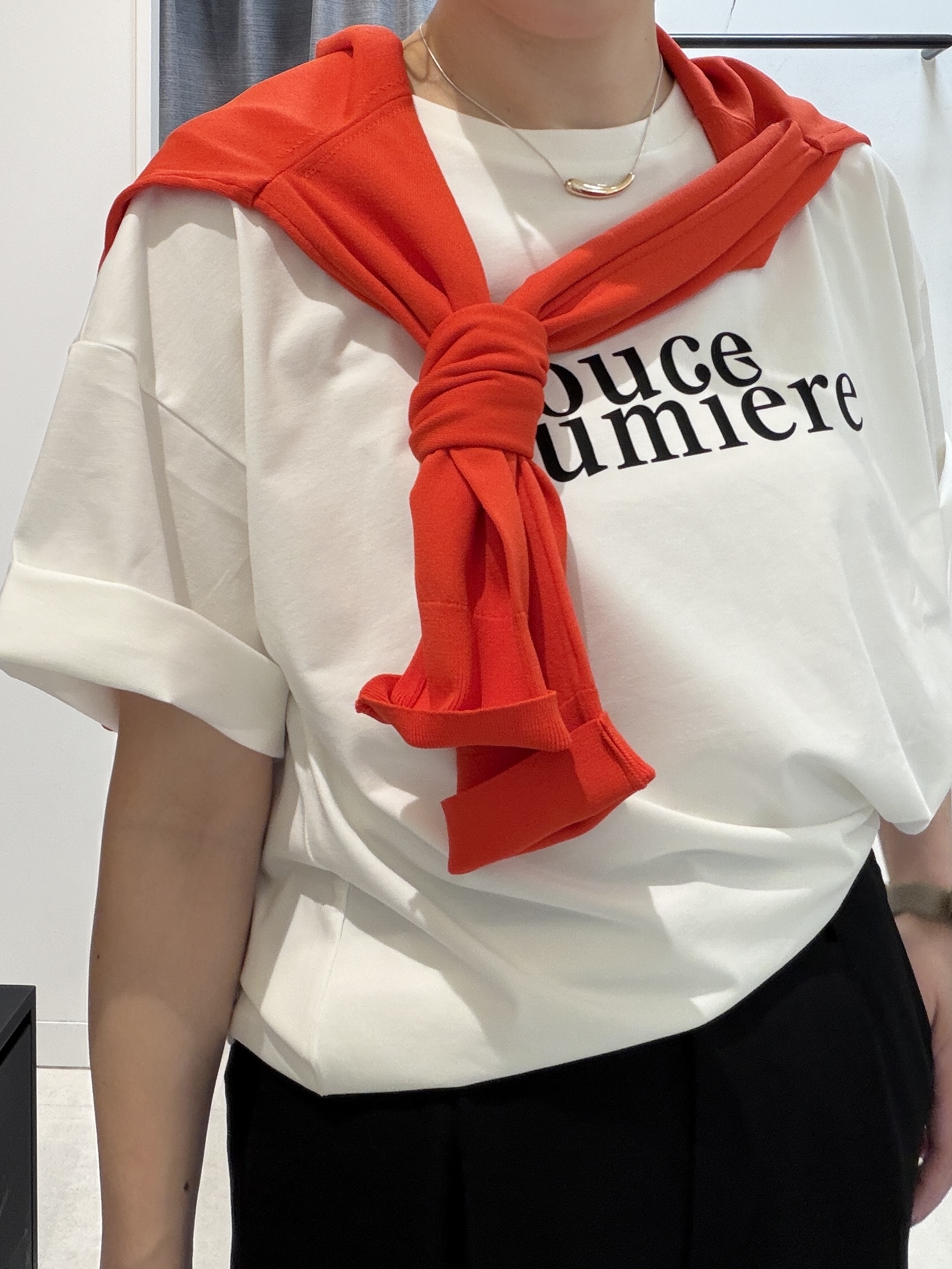 shihoさんの「INDIVI｜コットンロゴTシャツ」を使ったコーディネート