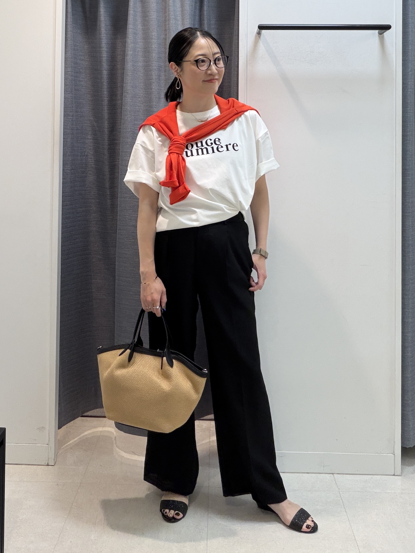 shihoさんの「INDIVI｜コットンロゴTシャツ」を使ったコーディネート