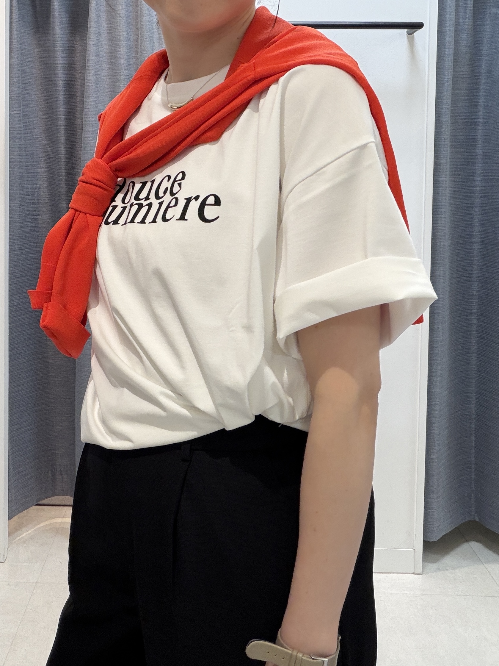 shihoさんの「INDIVI｜コットンロゴTシャツ」を使ったコーディネート
