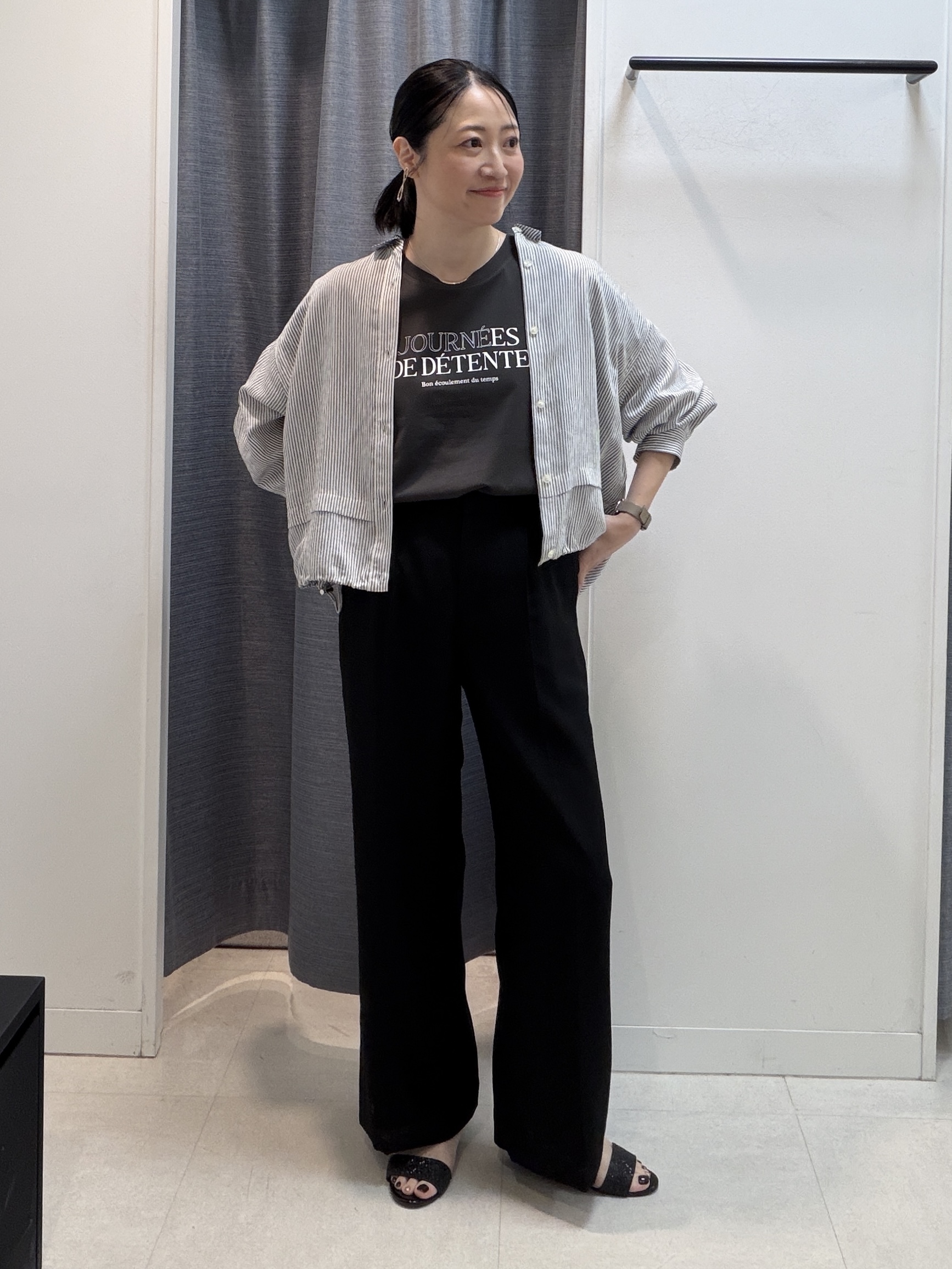 shihoさんの「INDIVI｜【接触冷感／洗える／2WAY】ドロスト付 シアーシャンブレーシャツ」を使ったコーディネート