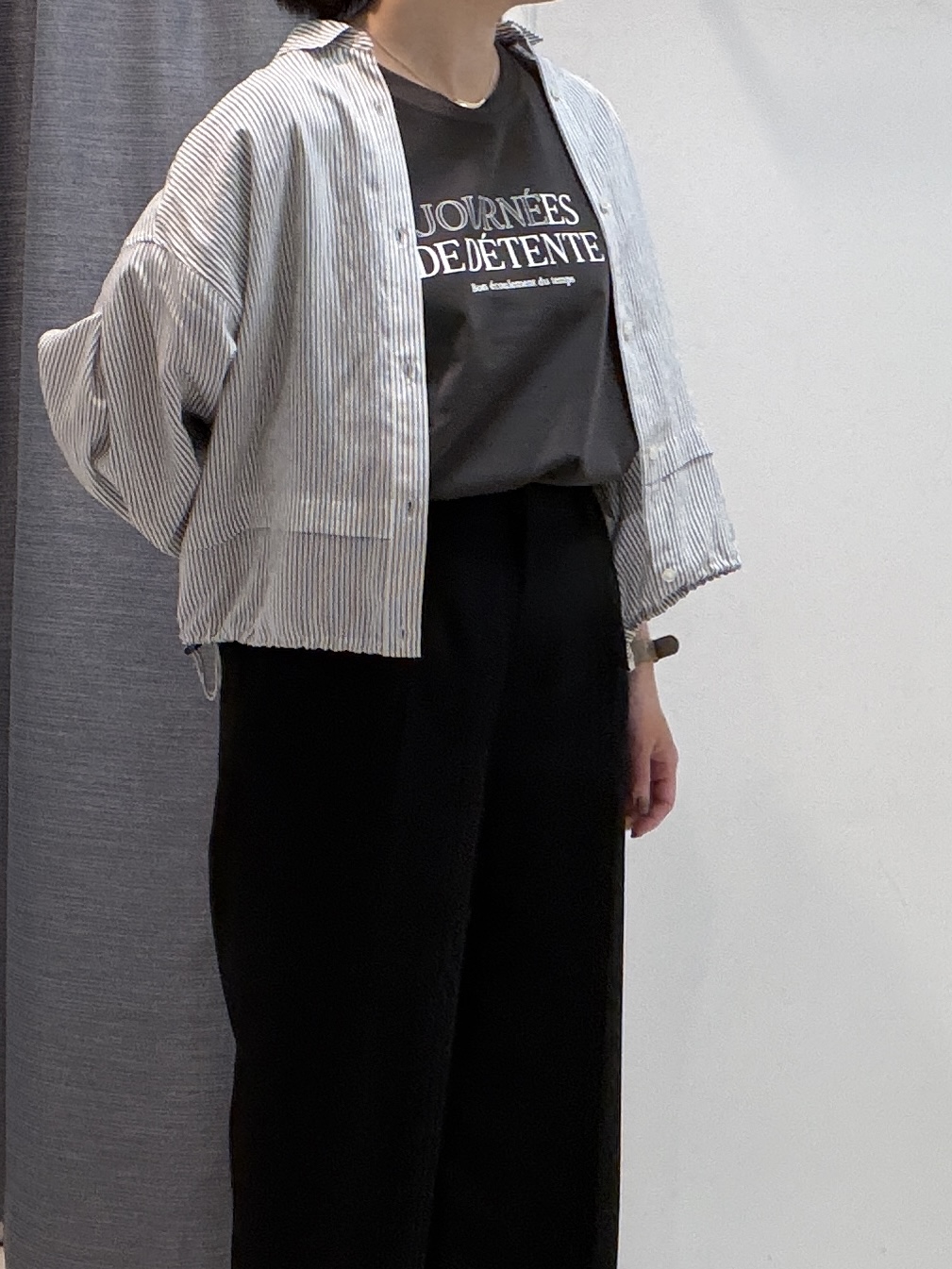 shihoさんの「INDIVI｜【接触冷感／洗える／2WAY】ドロスト付 シアーシャンブレーシャツ」を使ったコーディネート