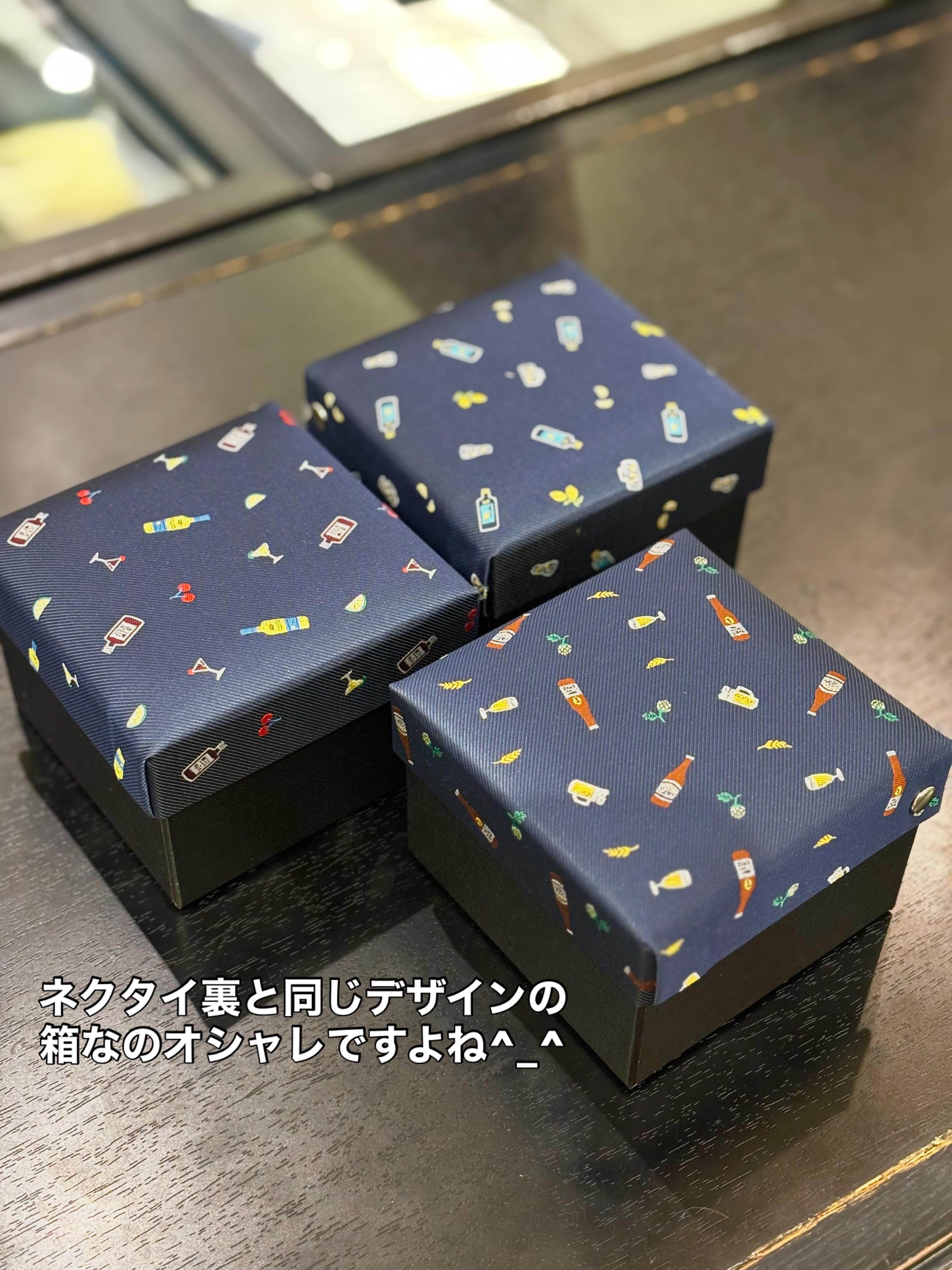 ウララさんの「TAKEO KIKUCHI｜【お酒柄】ブルーネクタイ＆タイバー BOXセット」を使ったコーディネート