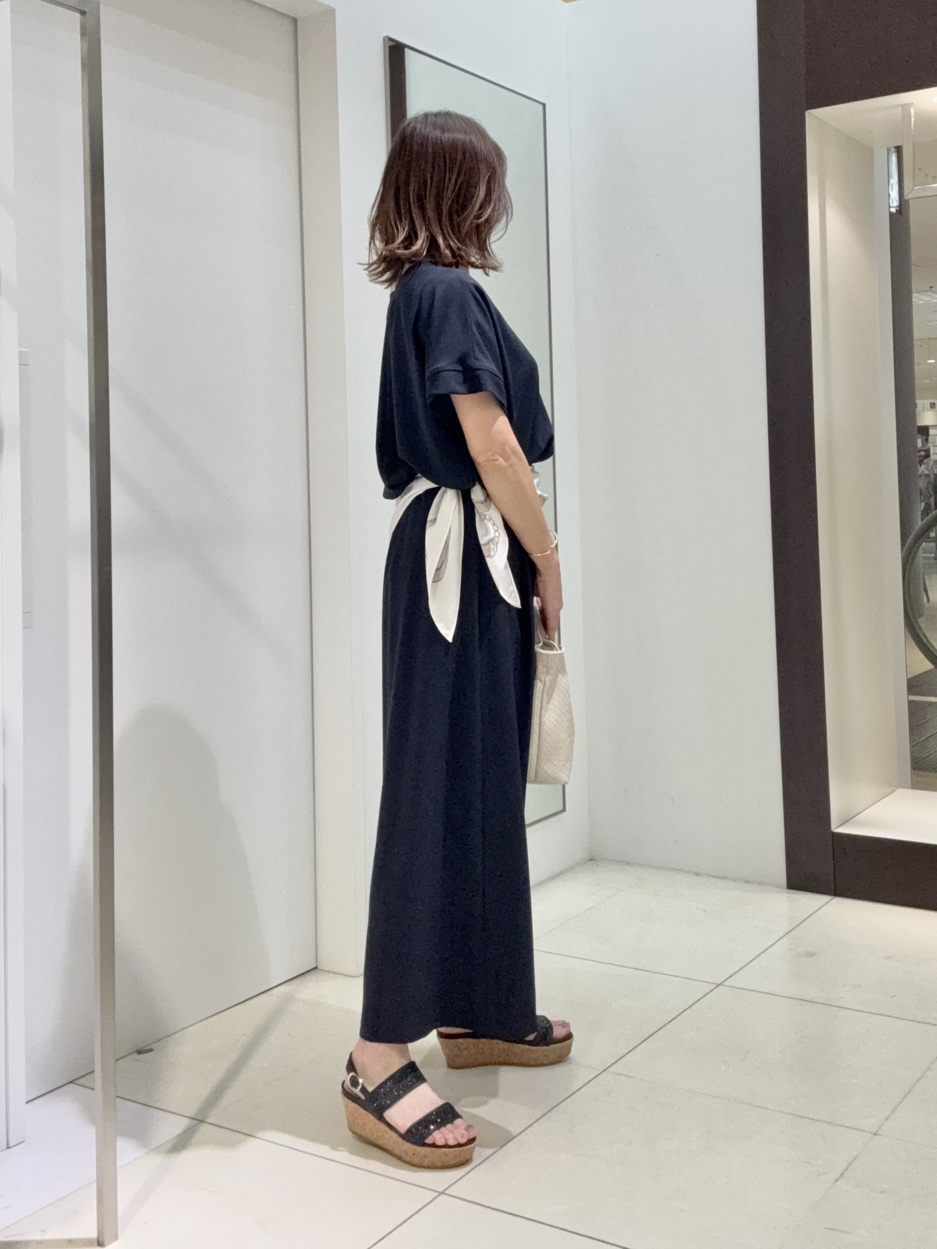 tomoさんの「UNTITLED｜【前後2WAY/はっ水/セットアップ可】リラクシーフレンチスリーブブラウス」を使ったコーディネート