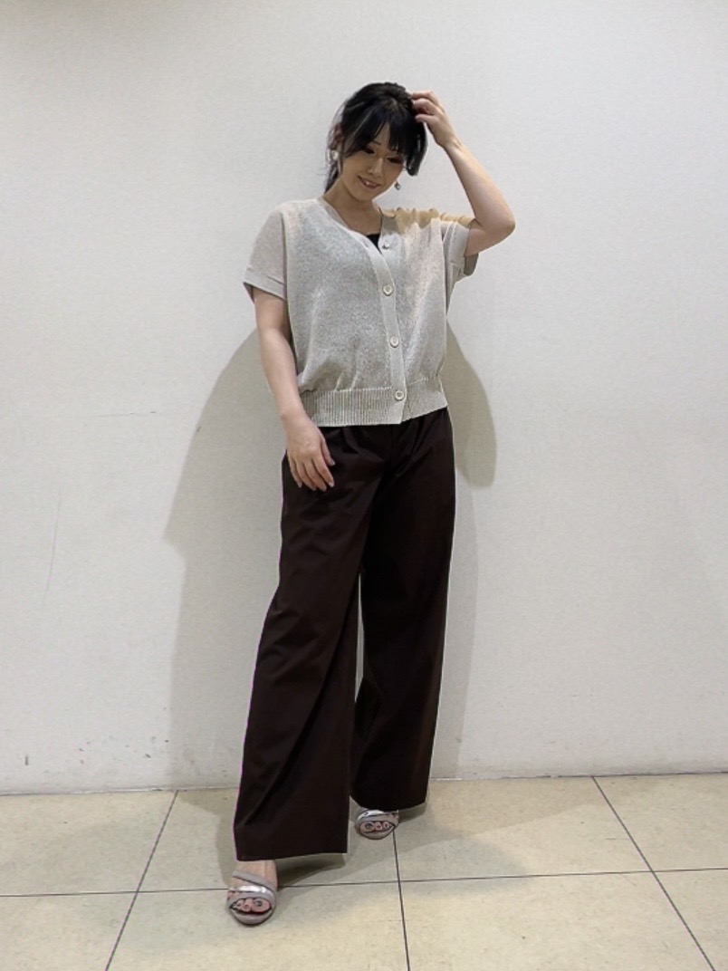 watanabeさんの「UNTITLED｜【洗える/清涼感】ドライタッチスリーブレスカーディガン」を使ったコーディネート
