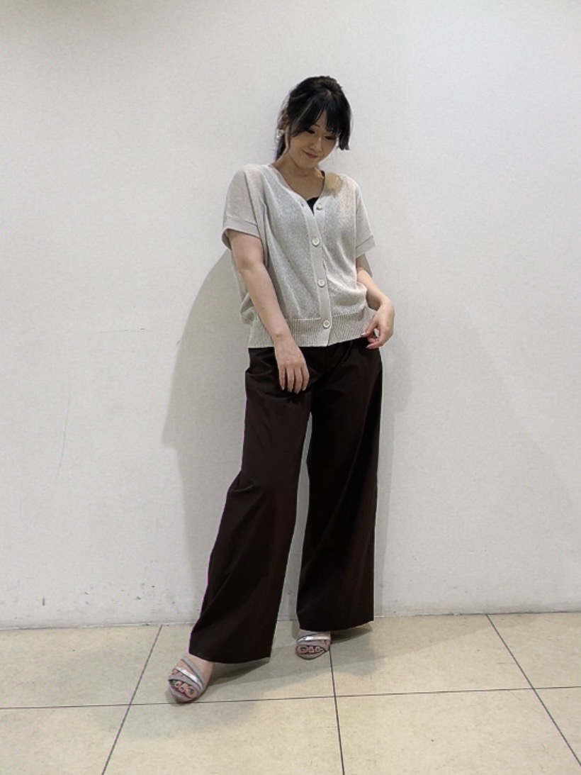 watanabeさんの「UNTITLED｜【洗える/清涼感】ドライタッチスリーブレスカーディガン」を使ったコーディネート