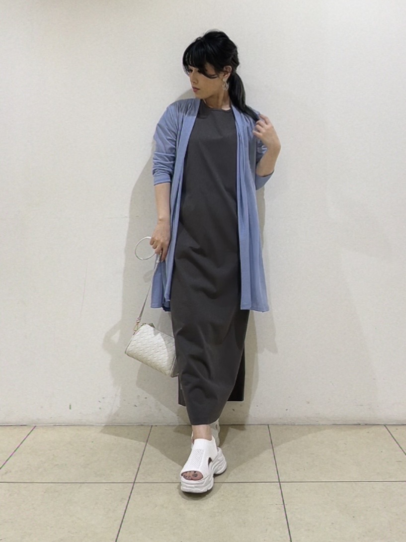 watanabeさんの「UNTITLED｜【洗える／アンサンブル可能】シアースストライプカーディガン」を使ったコーディネート