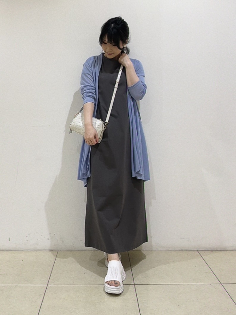 watanabeさんの「UNTITLED｜【洗える／アンサンブル可能】シアースストライプカーディガン」を使ったコーディネート