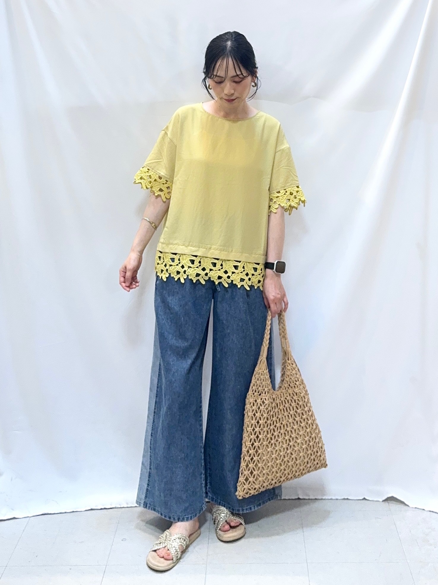 𝐇𝐢𝐫𝐨𝐦𝐢さんの「SHOO･LA･RUE｜【ひんやり/洗濯後しわになりにくい/S-LL】コーデの主役になる レース付きブラウス」を使ったコーディネート