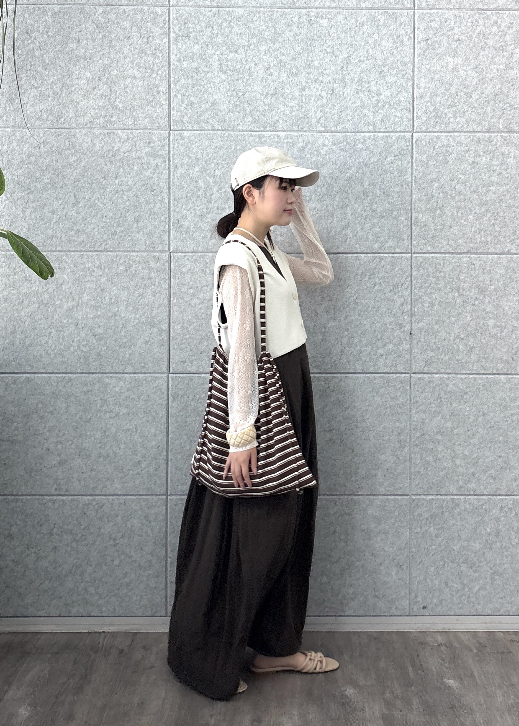 Renoさんの「INDIVI｜【2WAY】スリットレースプルオーバー」を使ったコーディネート