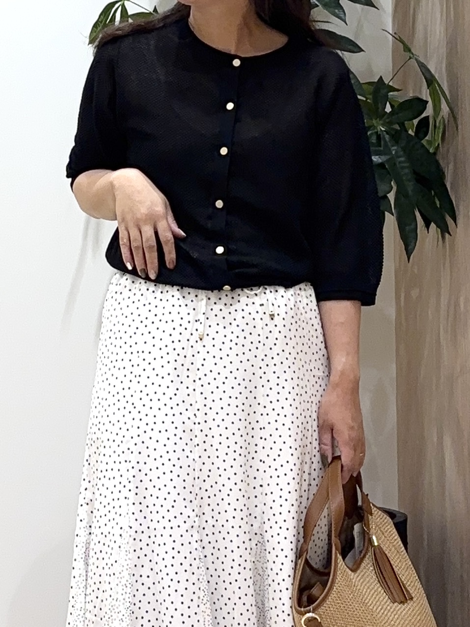 miraiさんの「grove｜【貴島明日香さん着用・洗える】透けない、大人のメッシュカーディガン」を使ったコーディネート