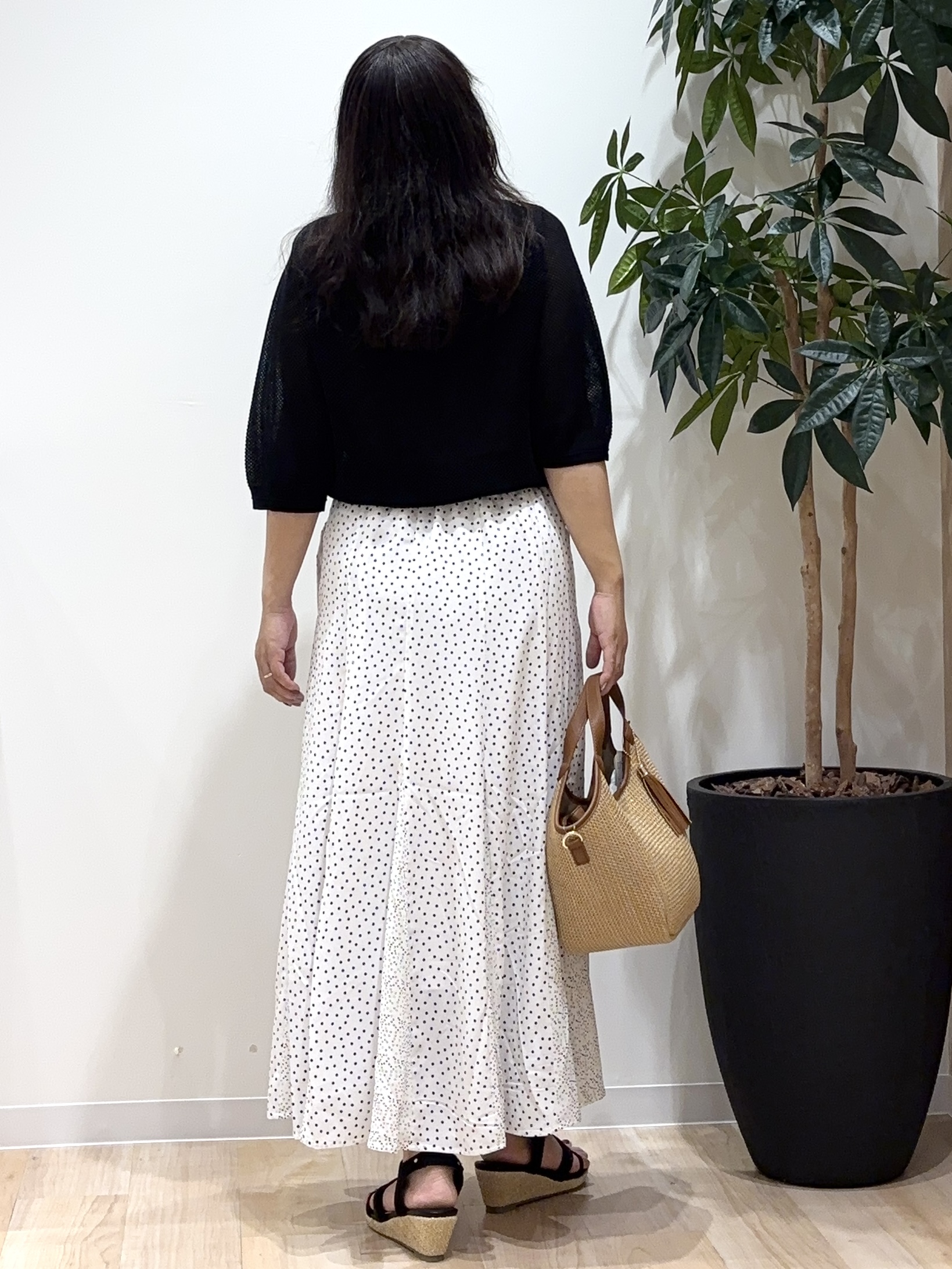 miraiさんの「grove｜【貴島明日香さん着用・洗える】透けない、大人のメッシュカーディガン」を使ったコーディネート