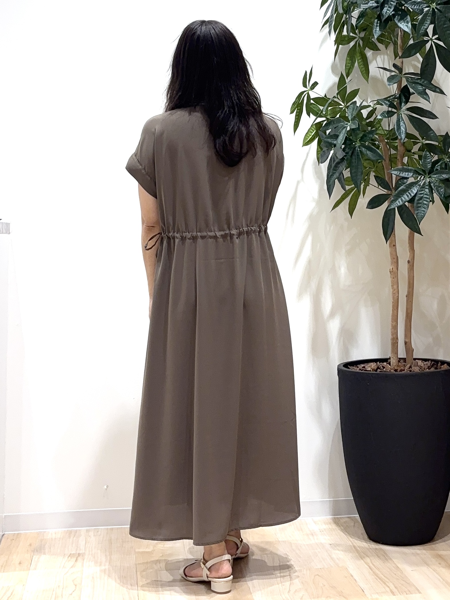 miraiさんの「grove｜【洗える/体型カバー】ウエストドロストワンピース」を使ったコーディネート