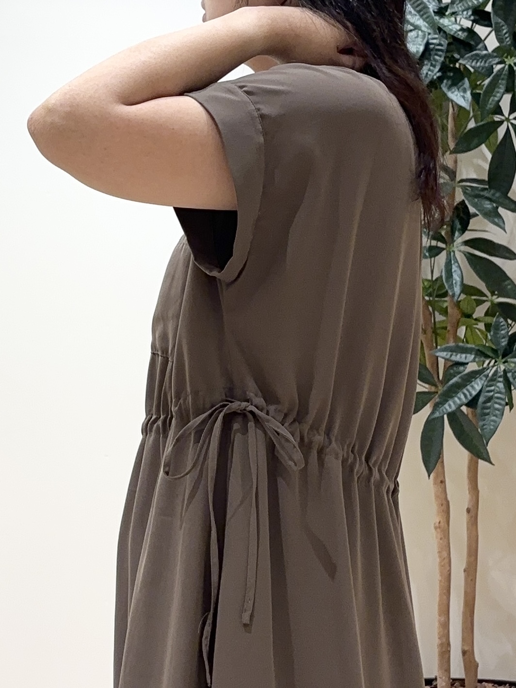 miraiさんの「grove｜【洗える/体型カバー】ウエストドロストワンピース」を使ったコーディネート