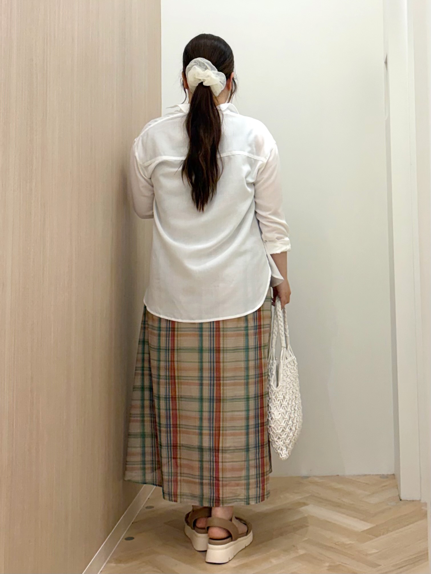 akariさんの「grove｜【洗濯機OK・ひんやり】朝晩の気温差に◎軽やかシアーシャツ」を使ったコーディネート