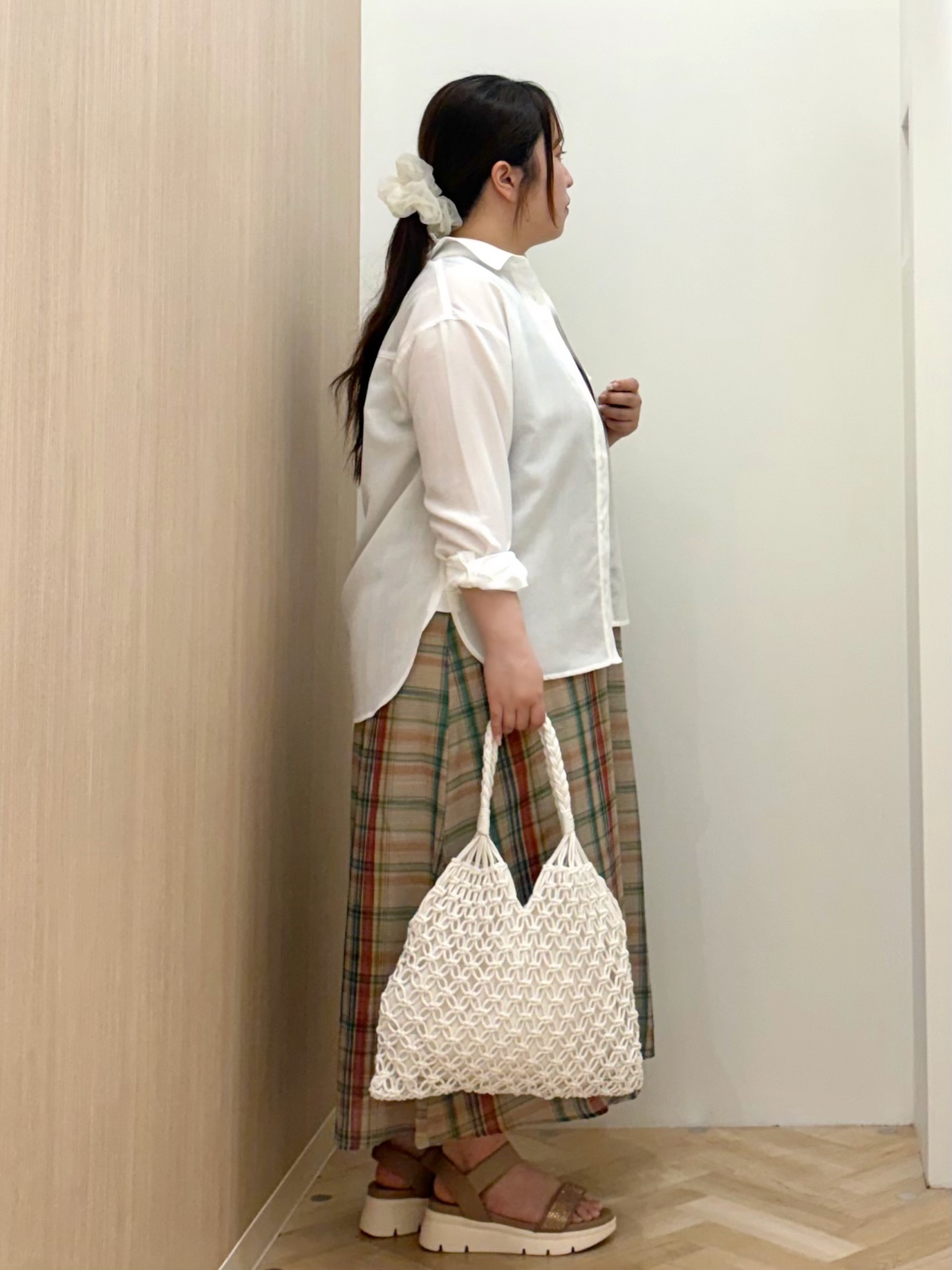 akariさんの「grove｜【洗濯機OK・ひんやり】朝晩の気温差に◎軽やかシアーシャツ」を使ったコーディネート