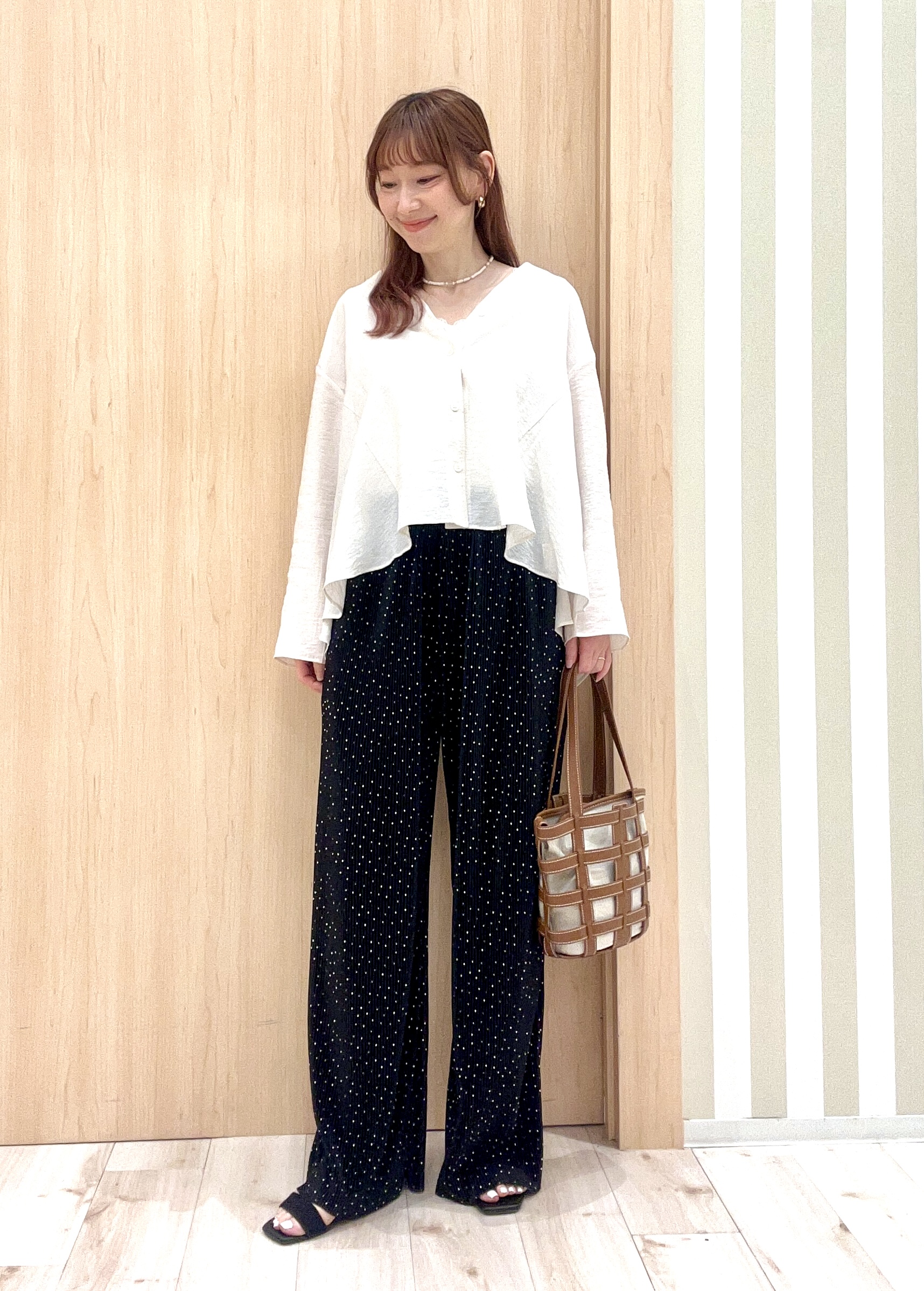 ririさんの「SHOO･LA･RUE｜【洗濯機可/S-LL】お顔周りすっきり 大人のシアーシャツカーディガン」を使ったコーディネート