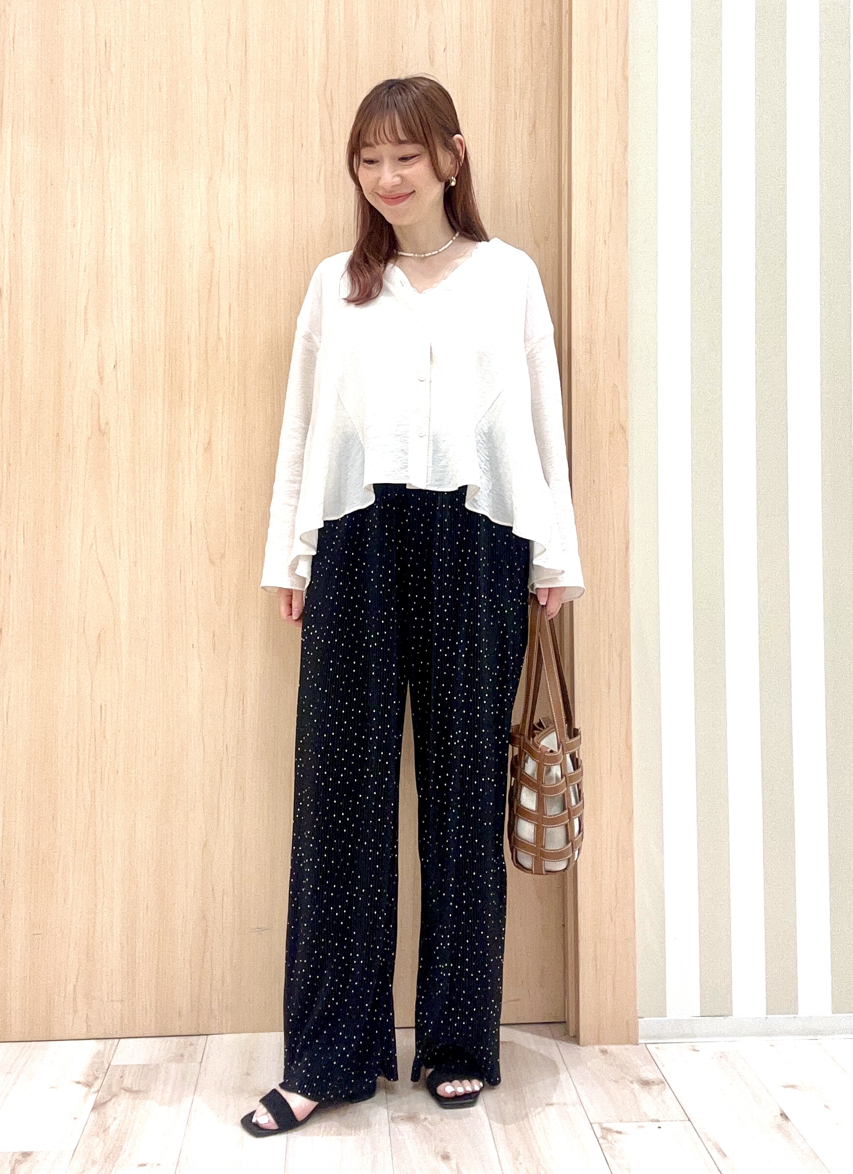 ririさんの「SHOO･LA･RUE｜【洗濯機可/S-LL】お顔周りすっきり 大人のシアーシャツカーディガン」を使ったコーディネート