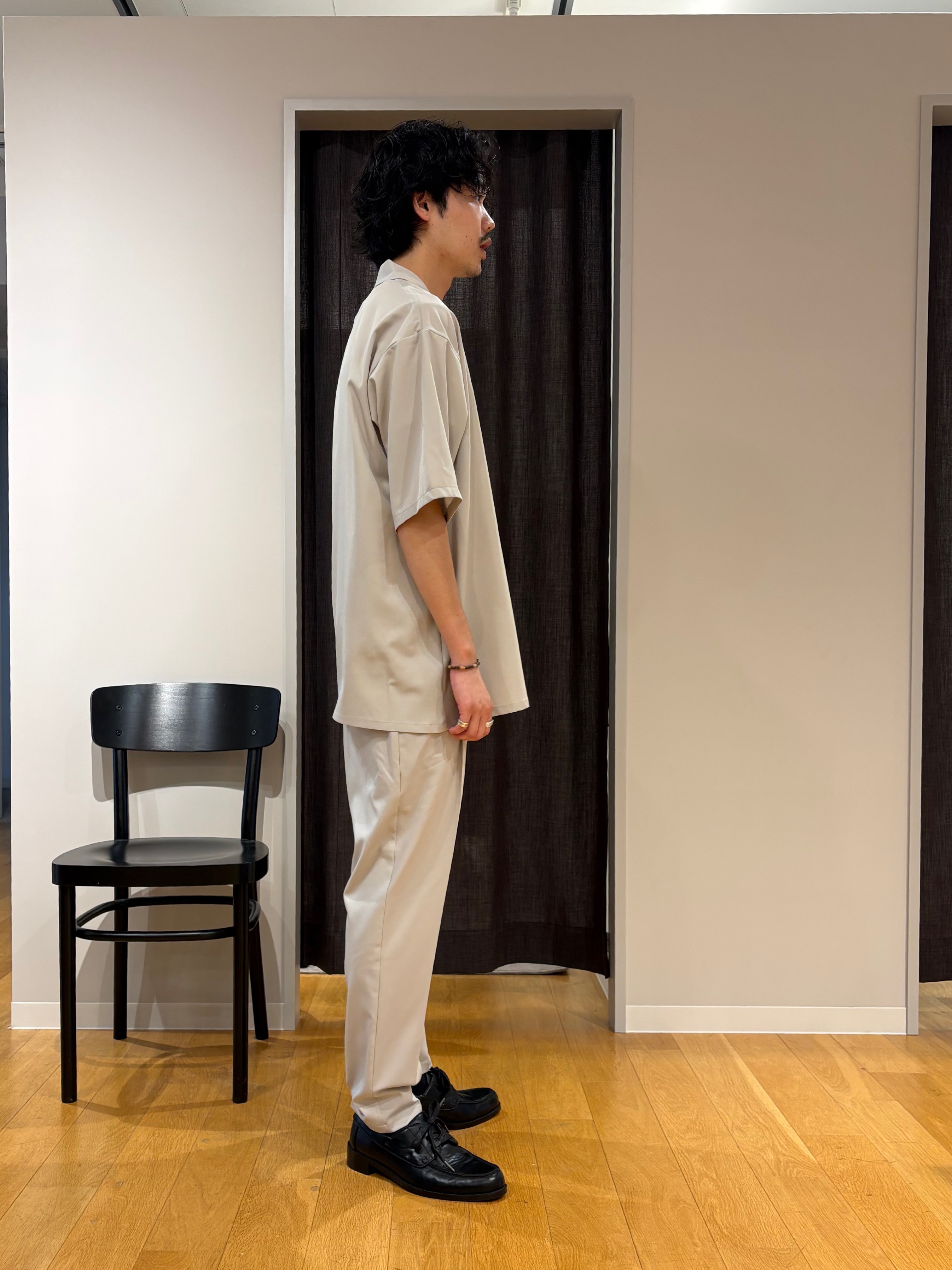 北浦歩大さんの「tk.TAKEO KIKUCHI｜【暑い夏に最適！】ルーズトロミシャツセットアップ/上下2点セット/接触冷感/ストレッチ/洗える/オー」を使ったコーディネート