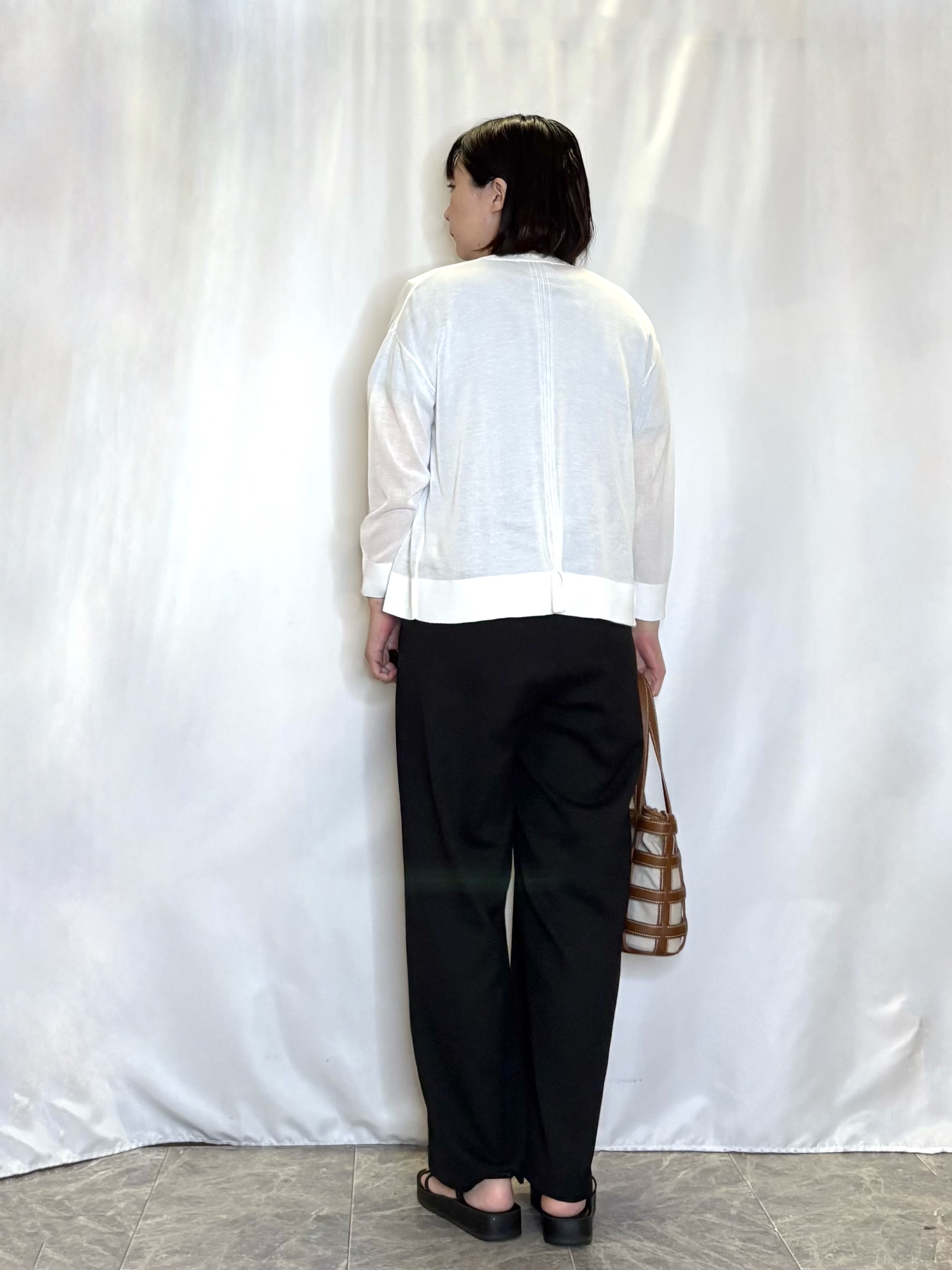 ネリさんの「SHOO･LA･RUE｜【ひんやり/洗濯機可/S-LL】オンにもオフにも マルチに使えるボタンレスカーディガン」を使ったコーディネート