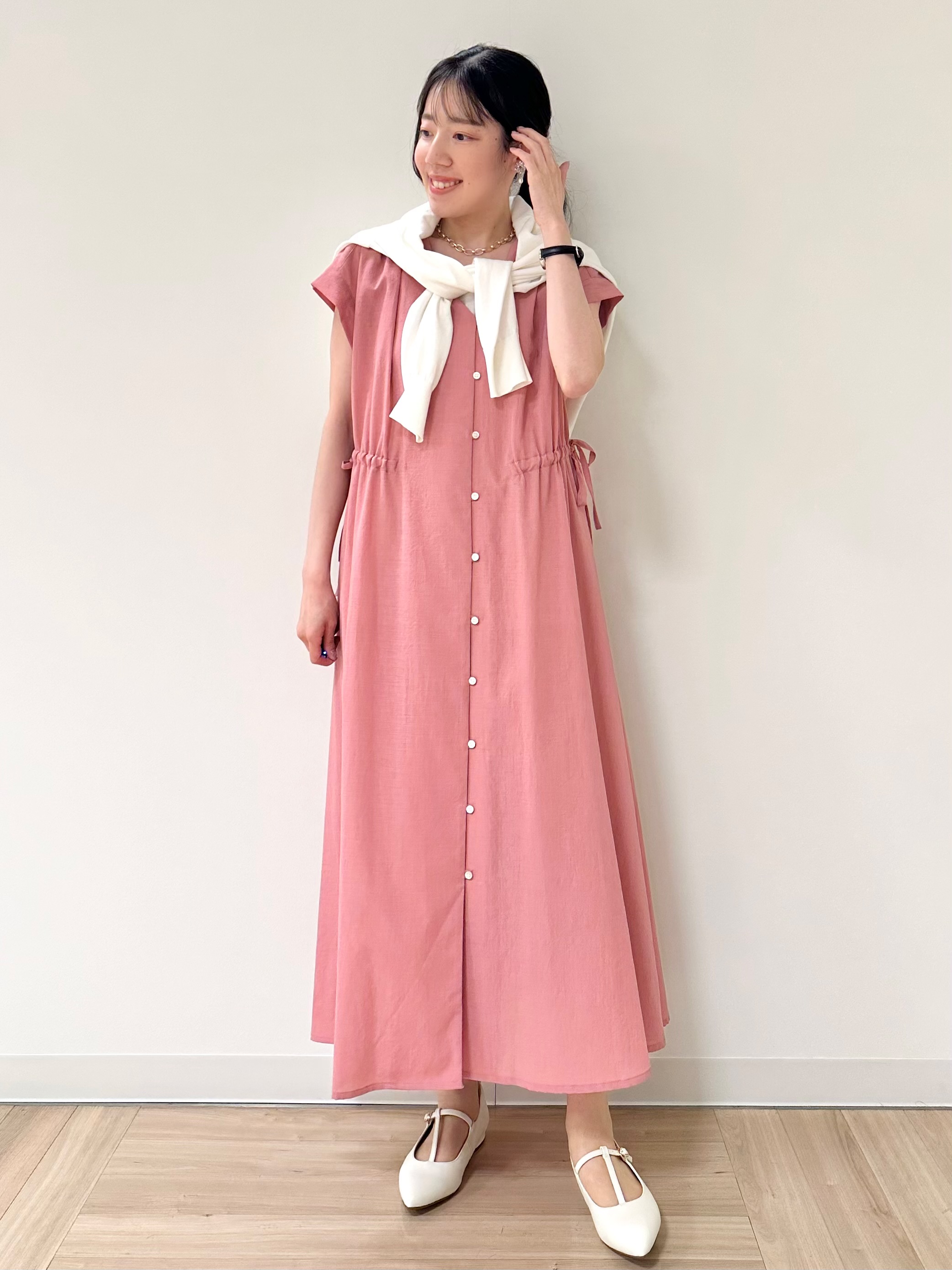 Momoさんの「Reflect｜【通気性あり／涼しい／マシンウォッシャブル】フロントボタンワンピース」を使ったコーディネート
