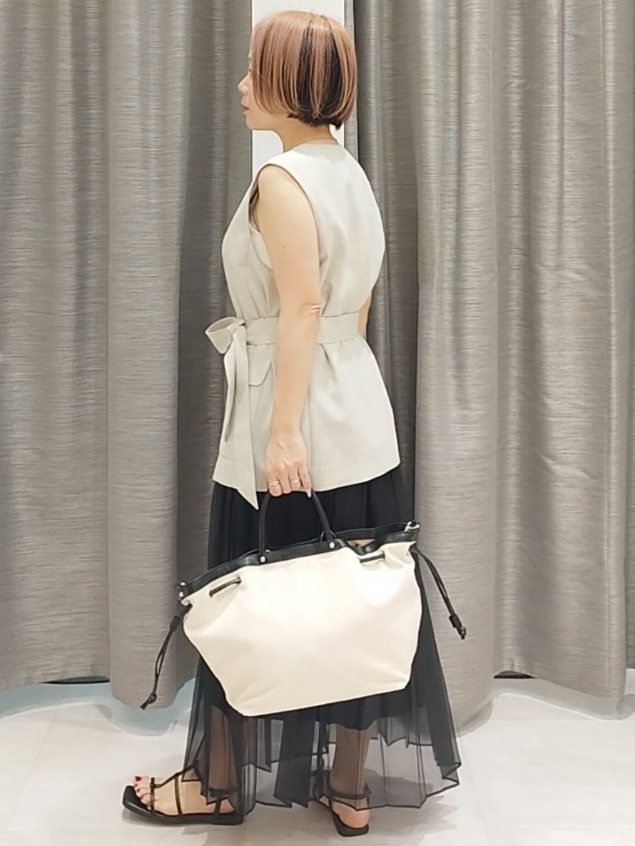 s u g iさんの「UNTITLED｜【セットアップ可/UV/接触冷感】スラブキーネックジレ」を使ったコーディネート