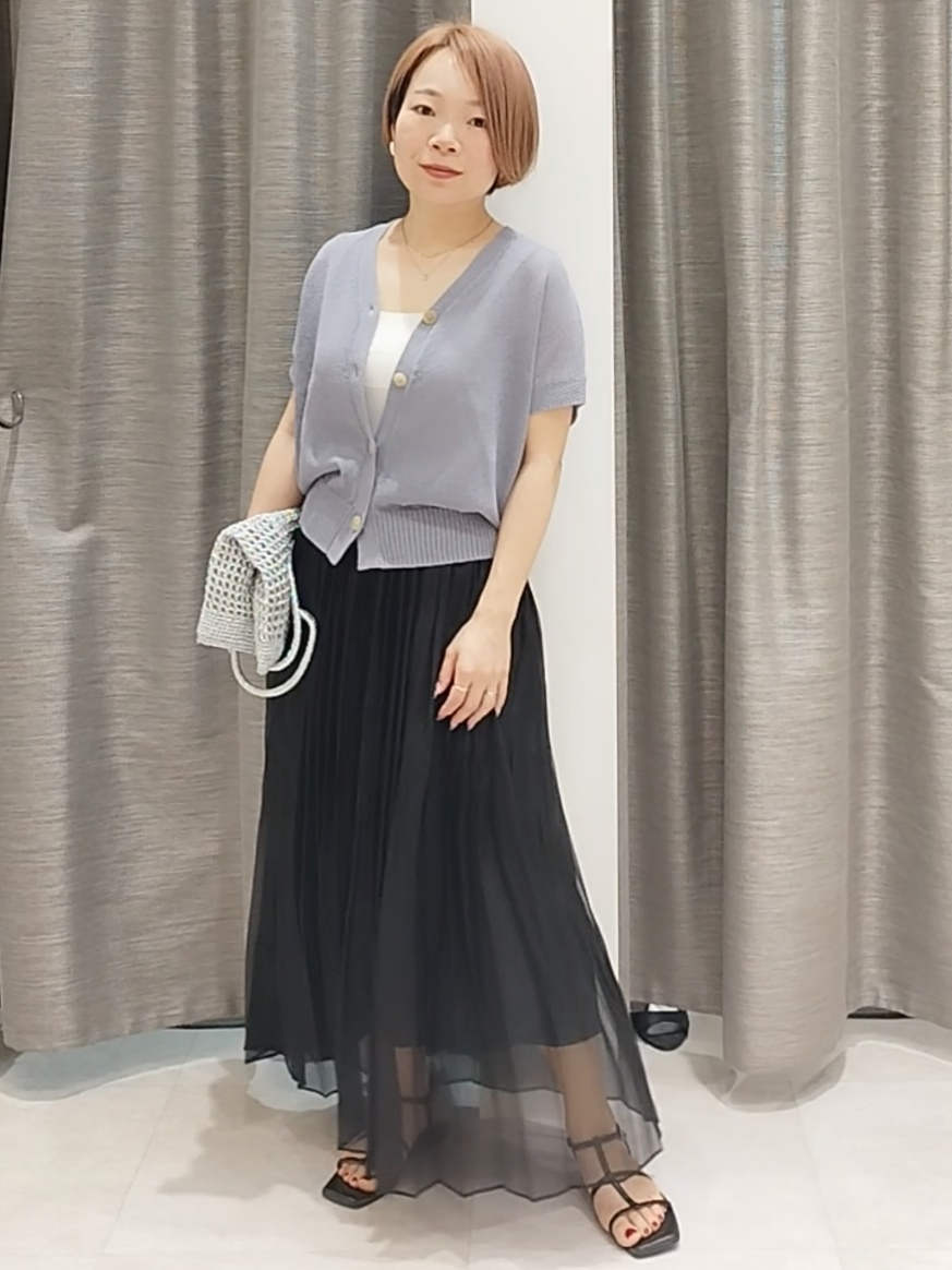 s u g iさんの「UNTITLED｜【洗える/清涼感】ドライタッチスリーブレスカーディガン」を使ったコーディネート