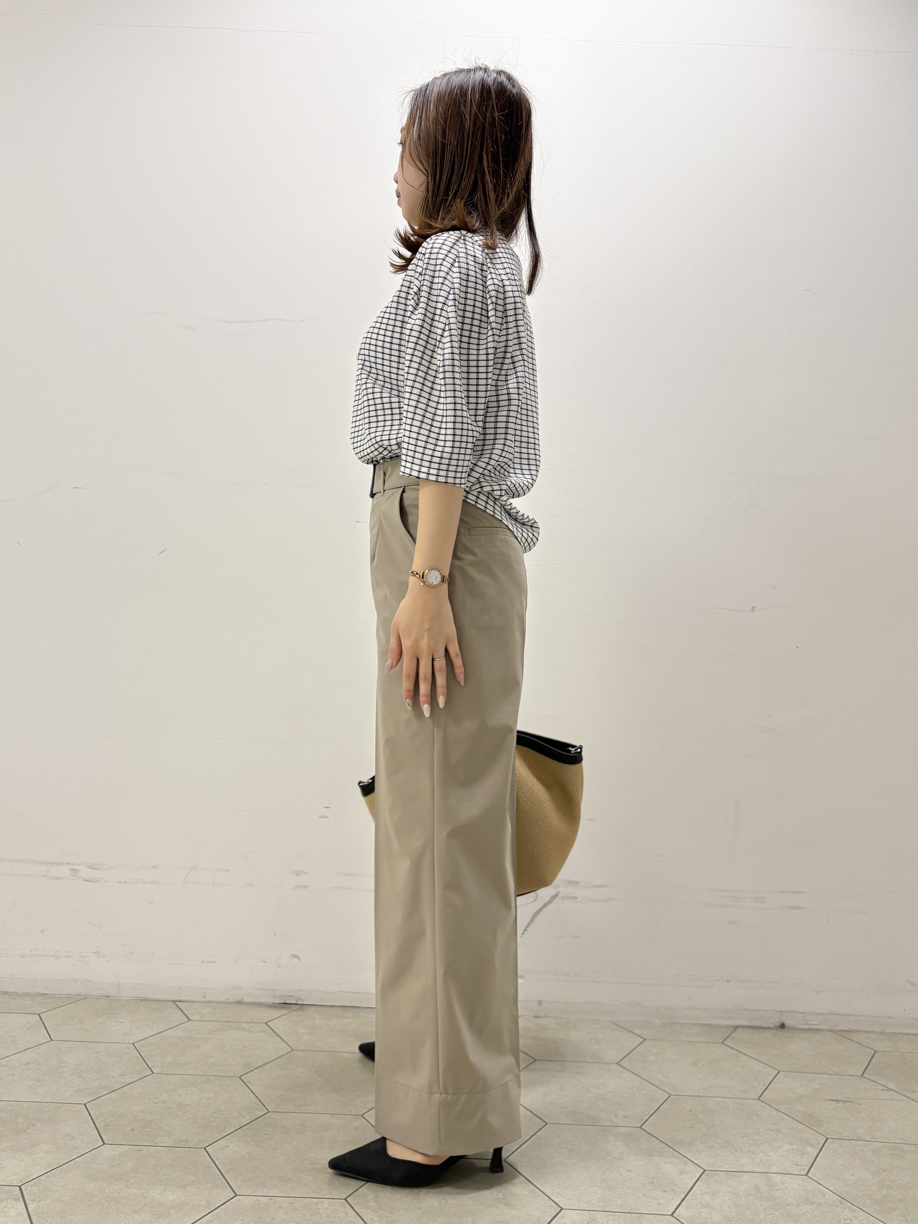 kahoさんの「INDIVI｜【UVケア／吸汗速乾】チェック柄タックボリュームスリーブトップス」を使ったコーディネート
