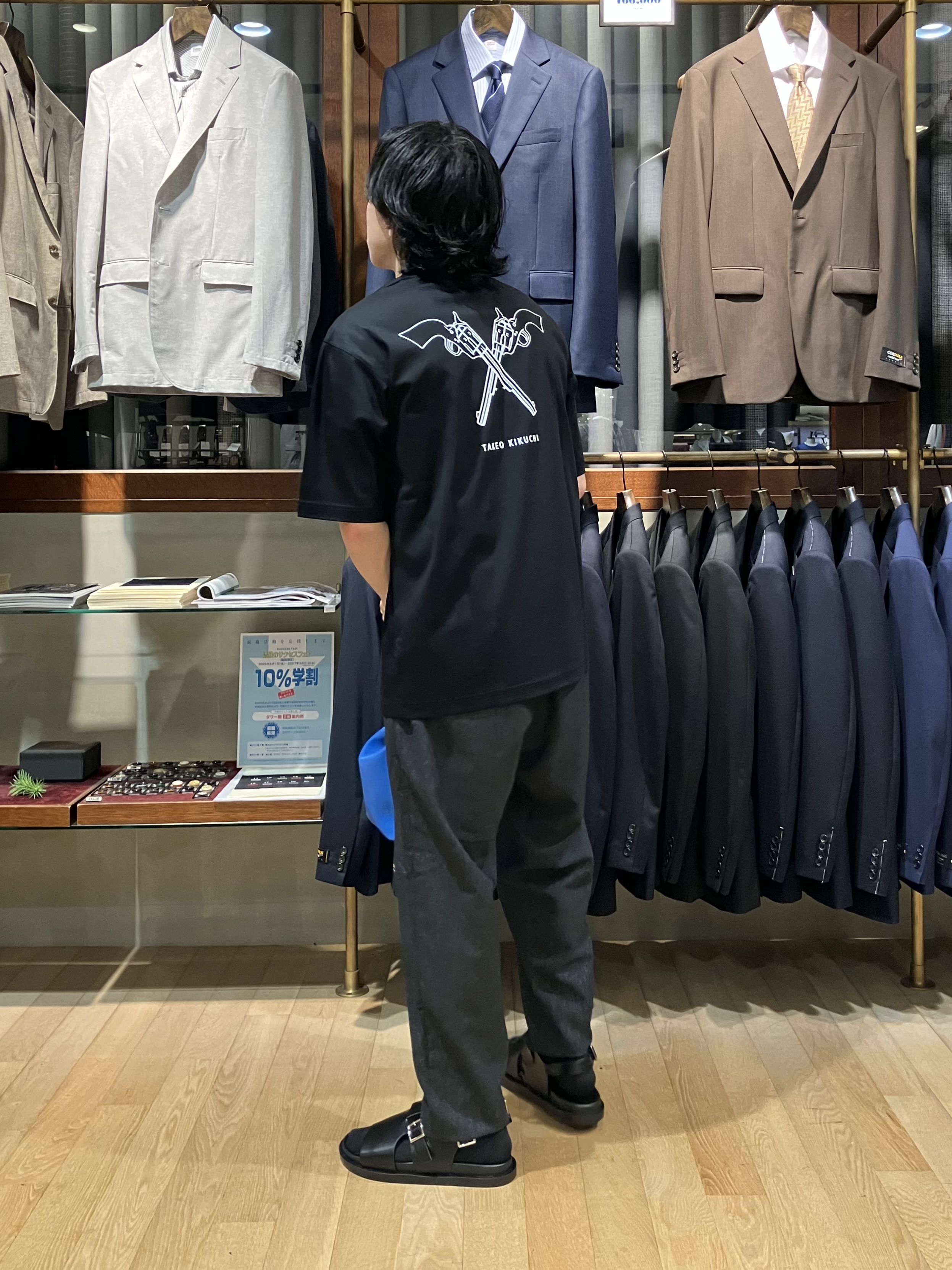 成田さんの「TAKEO KIKUCHI｜【BOWLER HAT LABEL】アイスクリアコットン バッククロスピストル 半袖Tシャツ」を使ったコーディネート