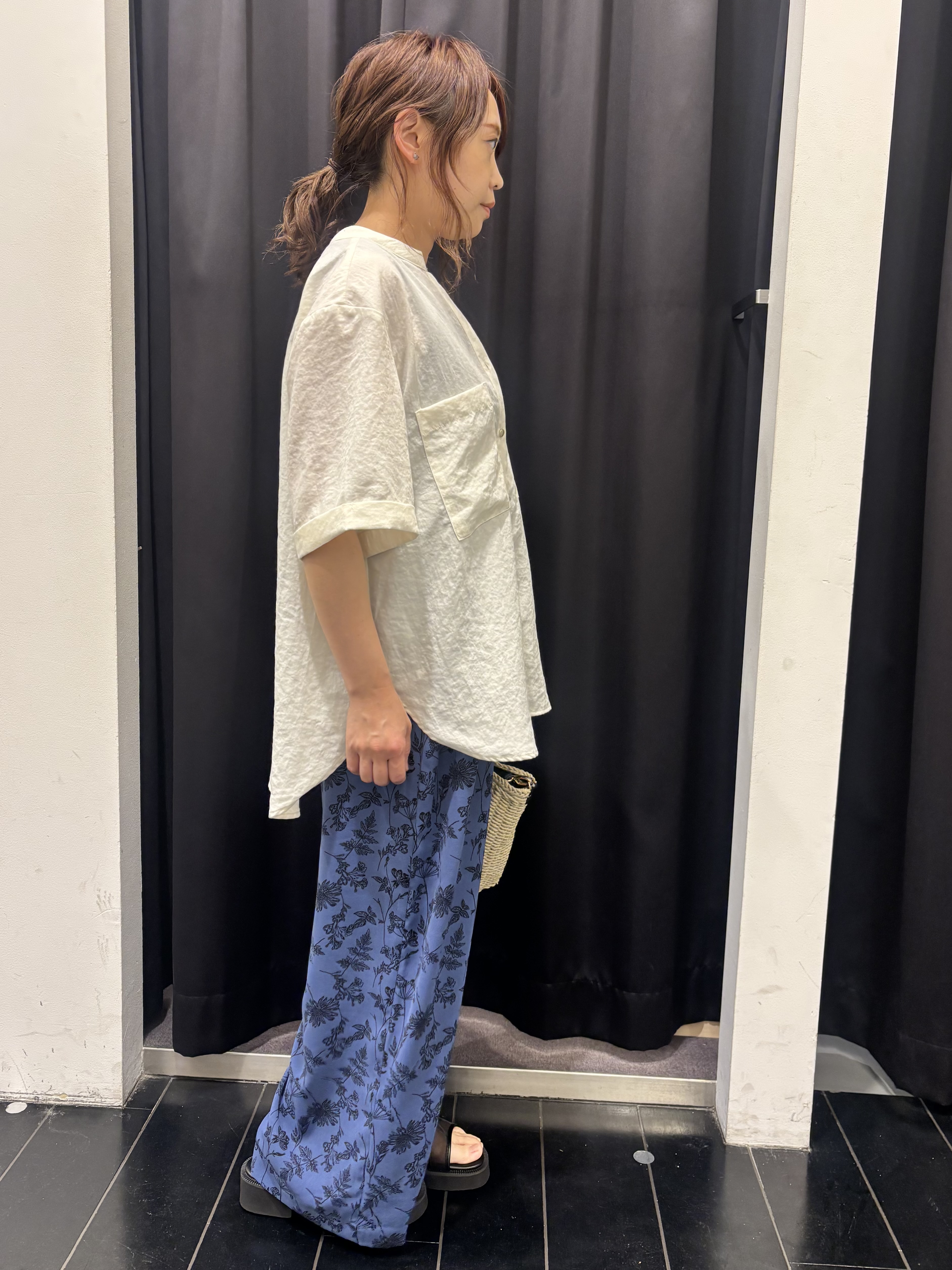 mameさんの「THE SHOP TK｜【M-XL/刻みネックですっきり見え】Wポケット金ボタン 5分袖シャツ」を使ったコーディネート