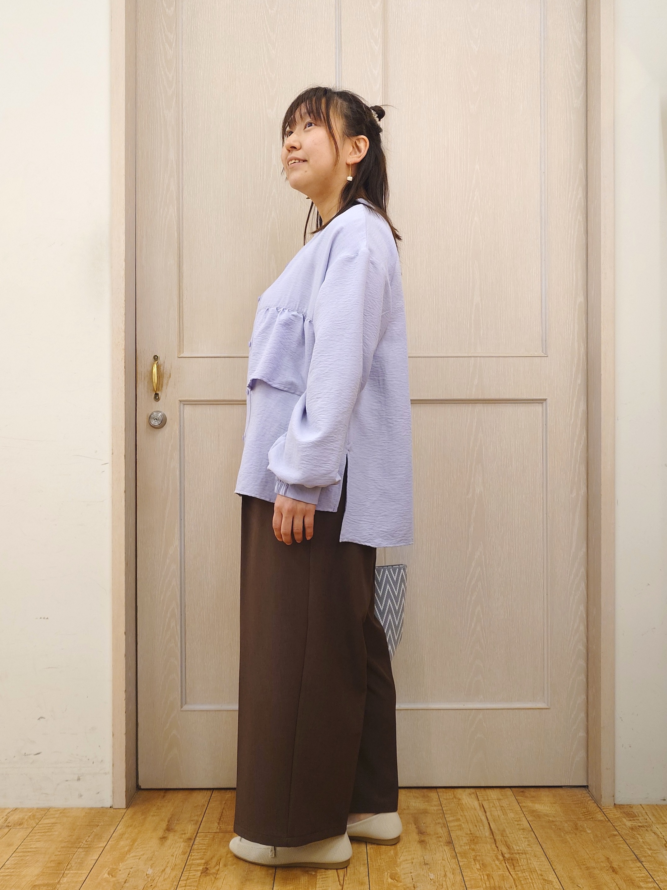 とろろさんの「SHOO･LA･RUE｜【S-LL】程よい甘さが魅力 ギャザー切り替えフリルシャツ」を使ったコーディネート