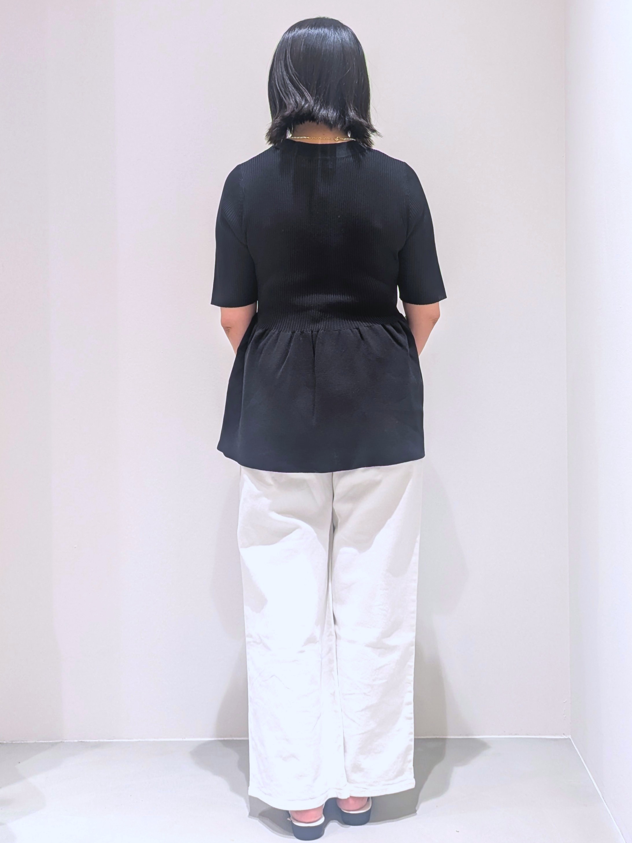 ゆきさんの「OPAQUE.CLIP｜ペプラムVネックニットカーディガン【洗濯機OK／抗ピル】」を使ったコーディネート