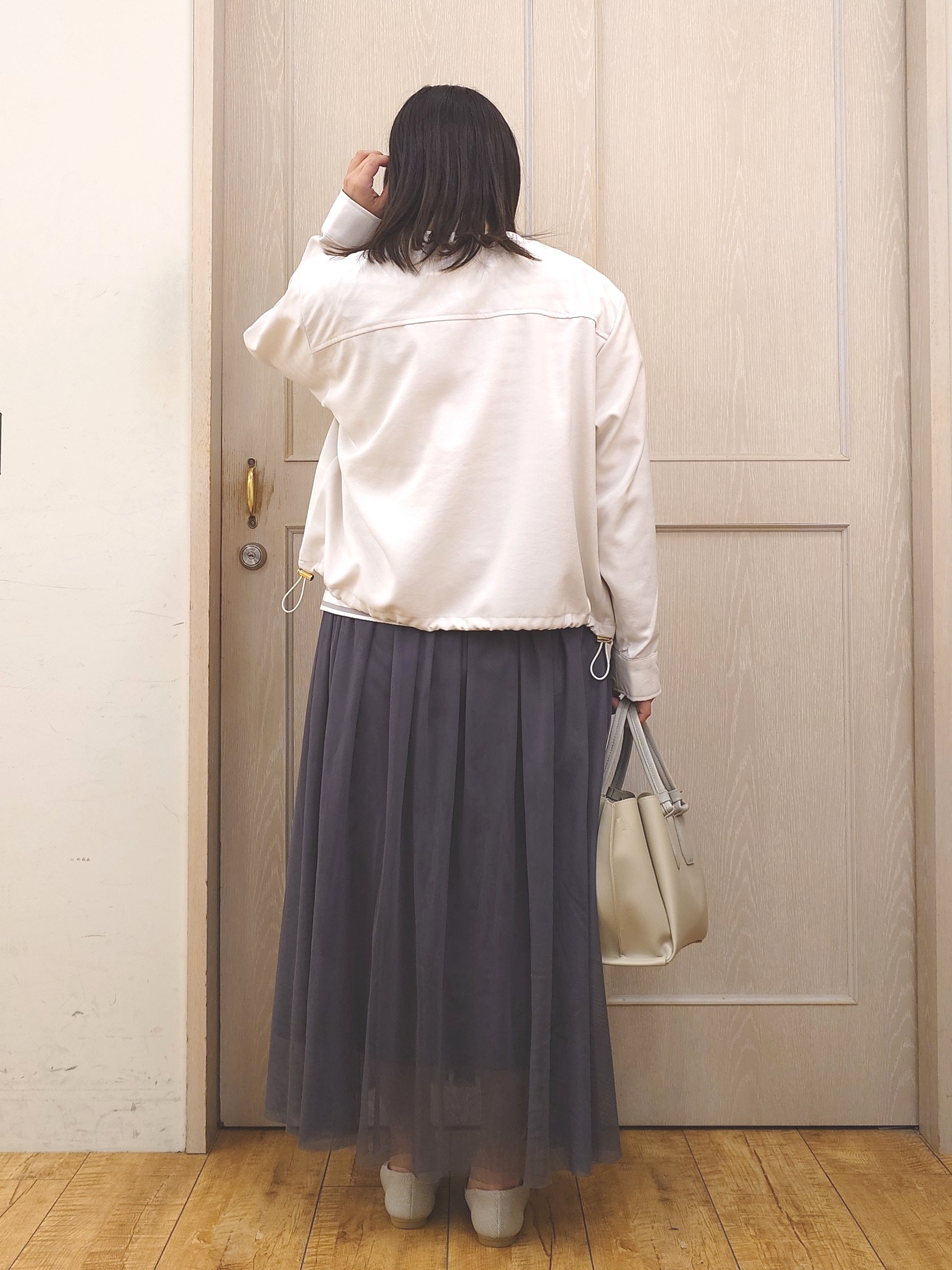 とろろさんの「SHOO･LA･RUE｜【S-LL】サッと羽織れてきれい見え　フラップポケット ノーカラーブルゾン」を使ったコーディネート