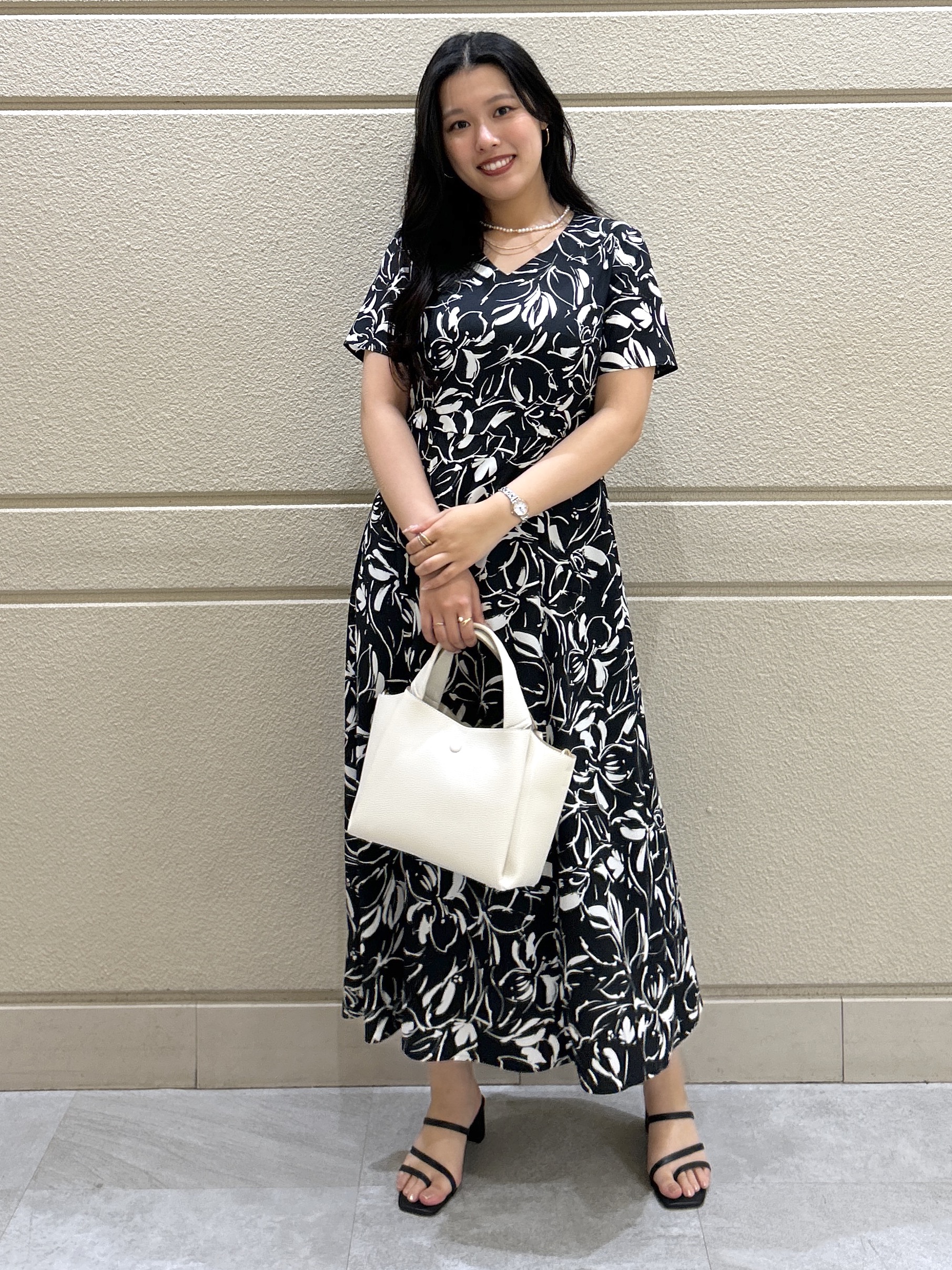 Momokaさんの「COUP DE CHANCE｜【手洗い可／日本製】フラワープリントフレアーワンピース」を使ったコーディネート
