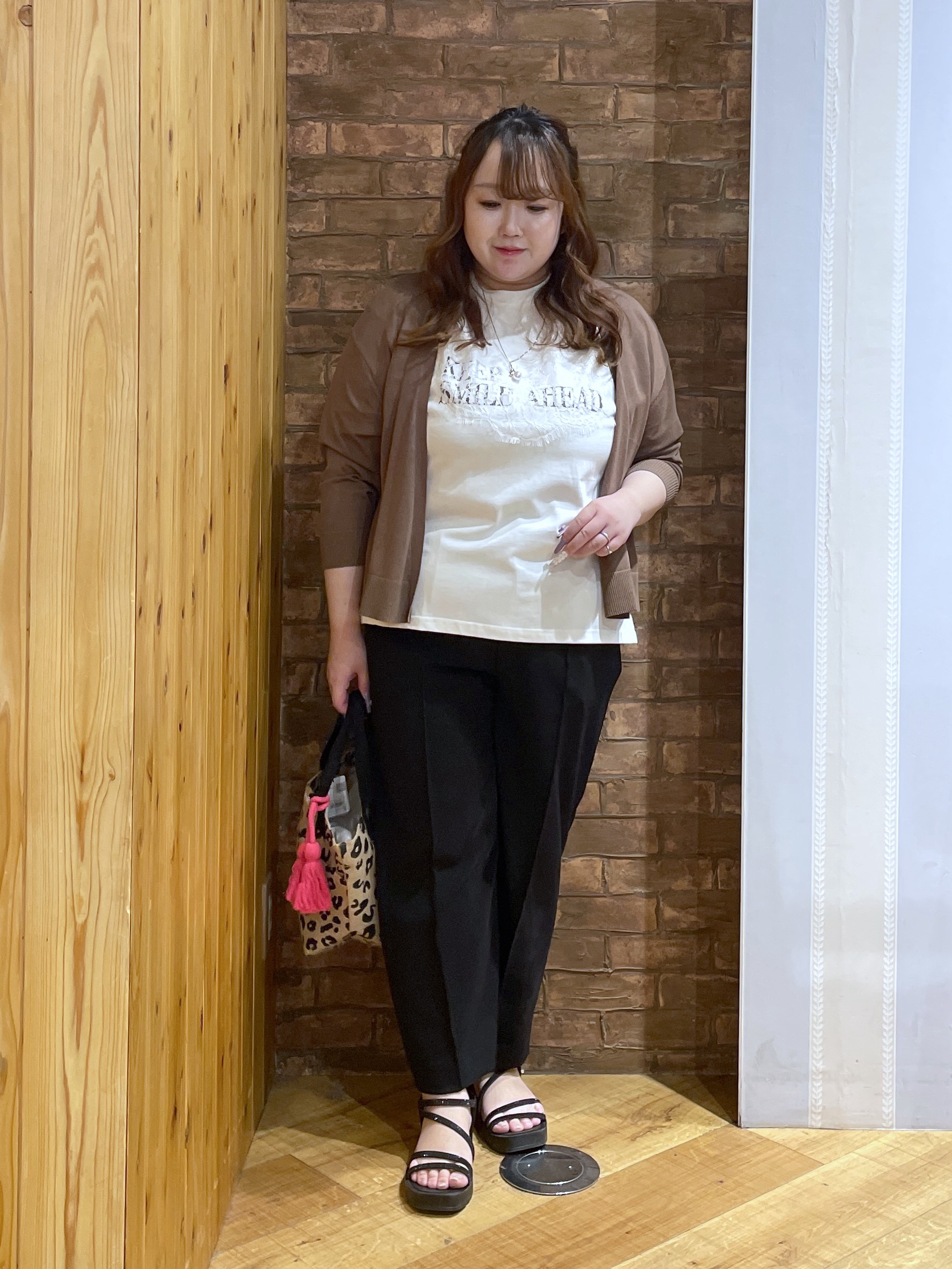 Risaさんの「SHOO･LA･RUE｜【ひんやり/洗濯機可/S-LL】オンにもオフにも マルチに使えるボタンレスカーディガン」を使ったコーディネート