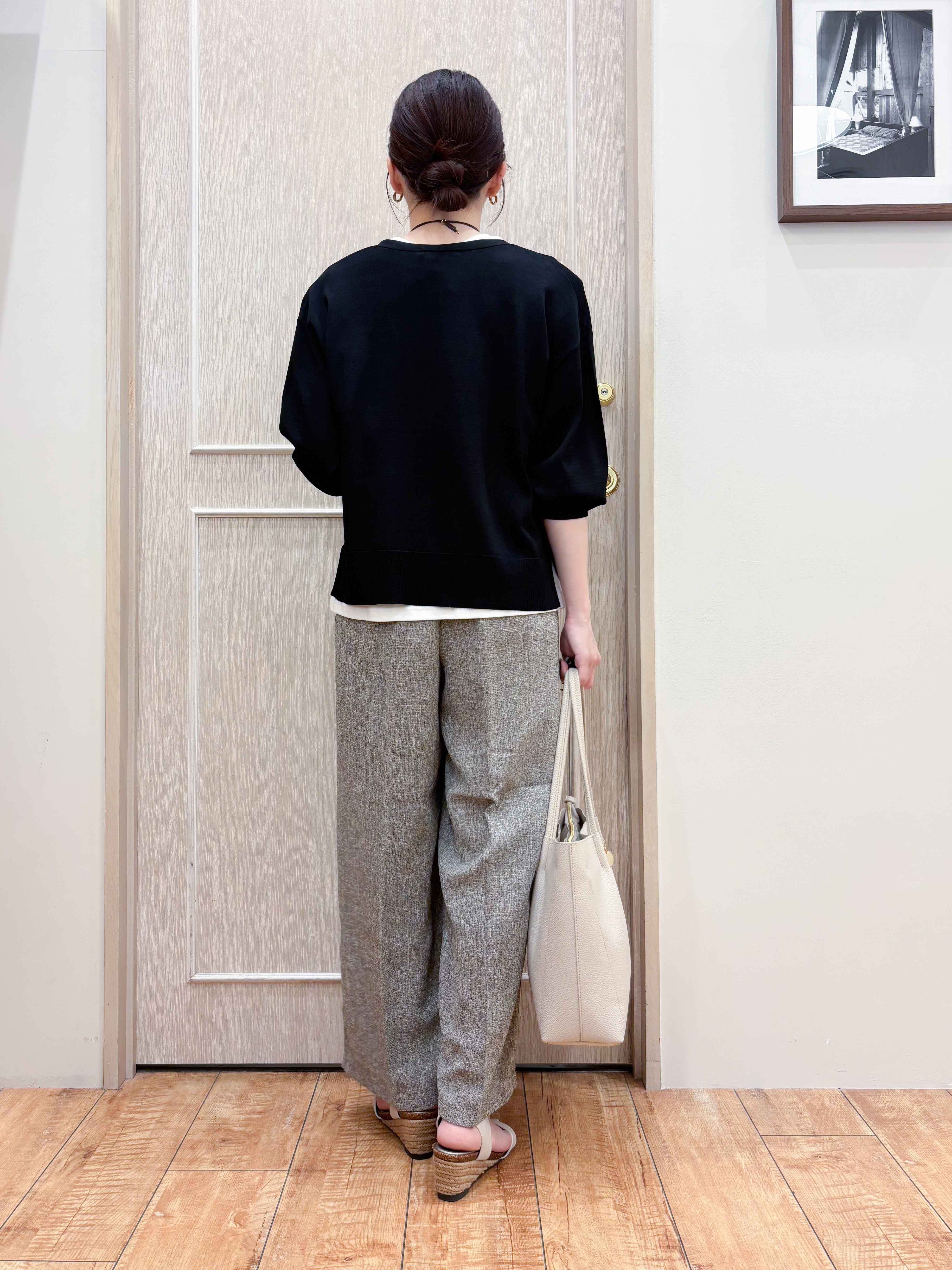 なみさんの「SHOO･LA･RUE｜【洗濯機可/ひんやり/UV】さらっとしたタッチが心地よい ショート丈 Vネックカーディガン」を使ったコーディネート