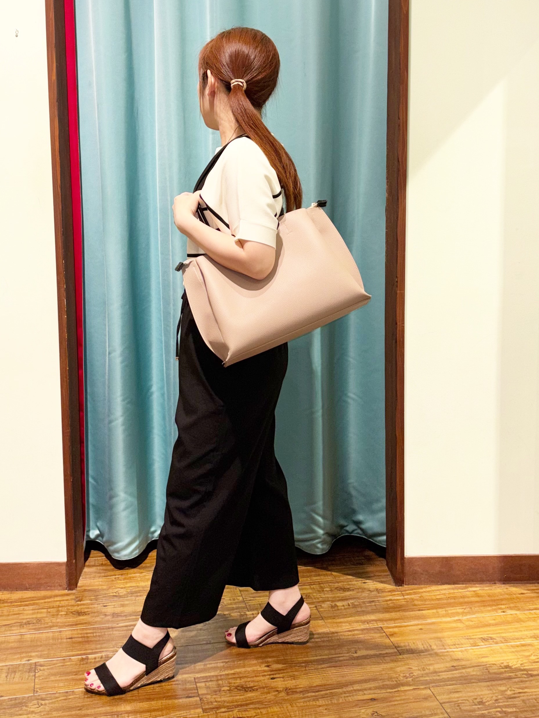 tukiさんの「SHOO･LA･RUE｜【毎日洗える/ひんやり/UV/S-LL】二の腕隠れる さらっとドルマン半袖ニット」を使ったコーディネート
