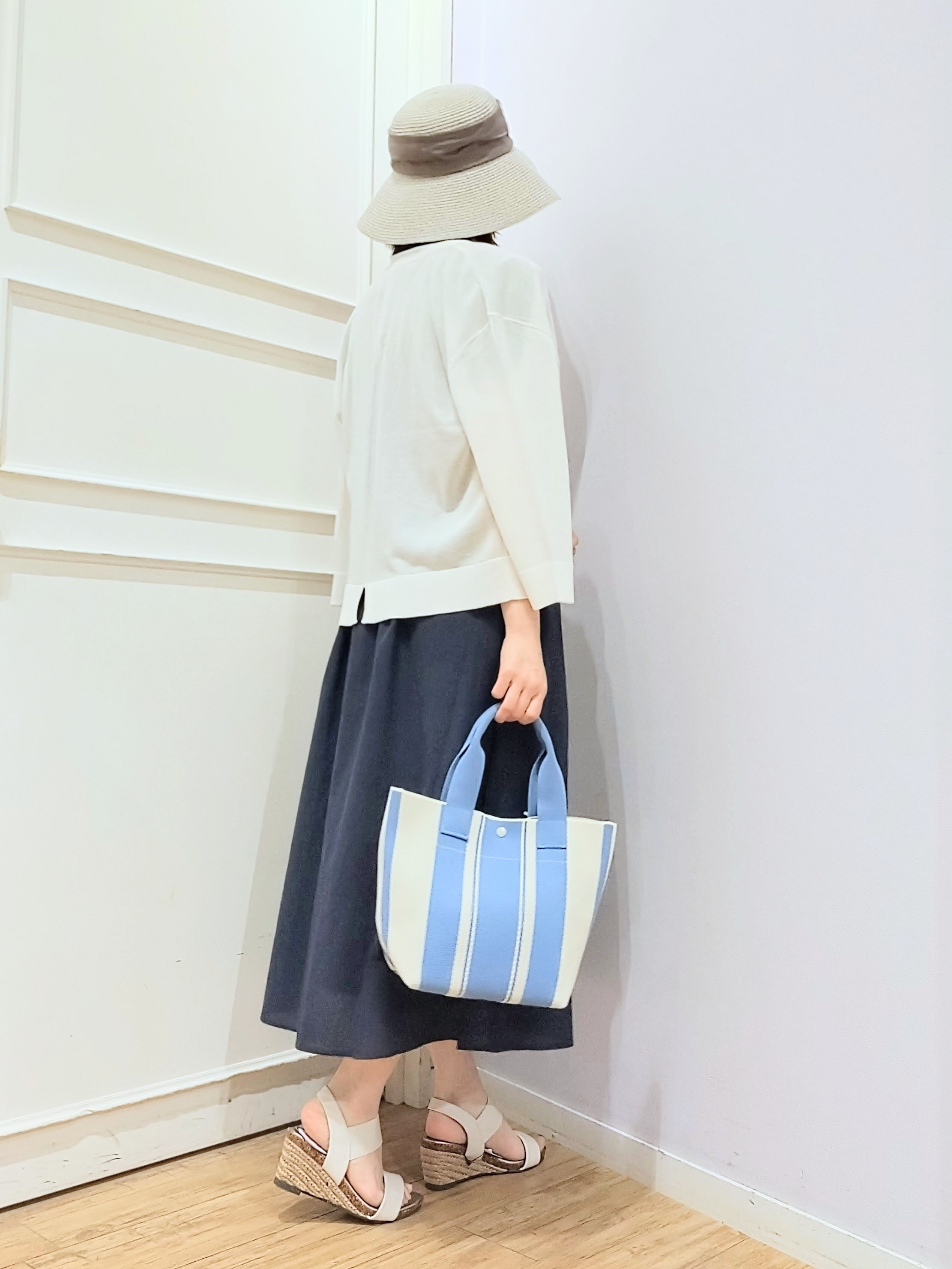 miomioさんの「SHOO･LA･RUE｜【ひんやり/洗濯機可/S-LL】オンにもオフにも マルチに使えるボタンレスカーディガン」を使ったコーディネート