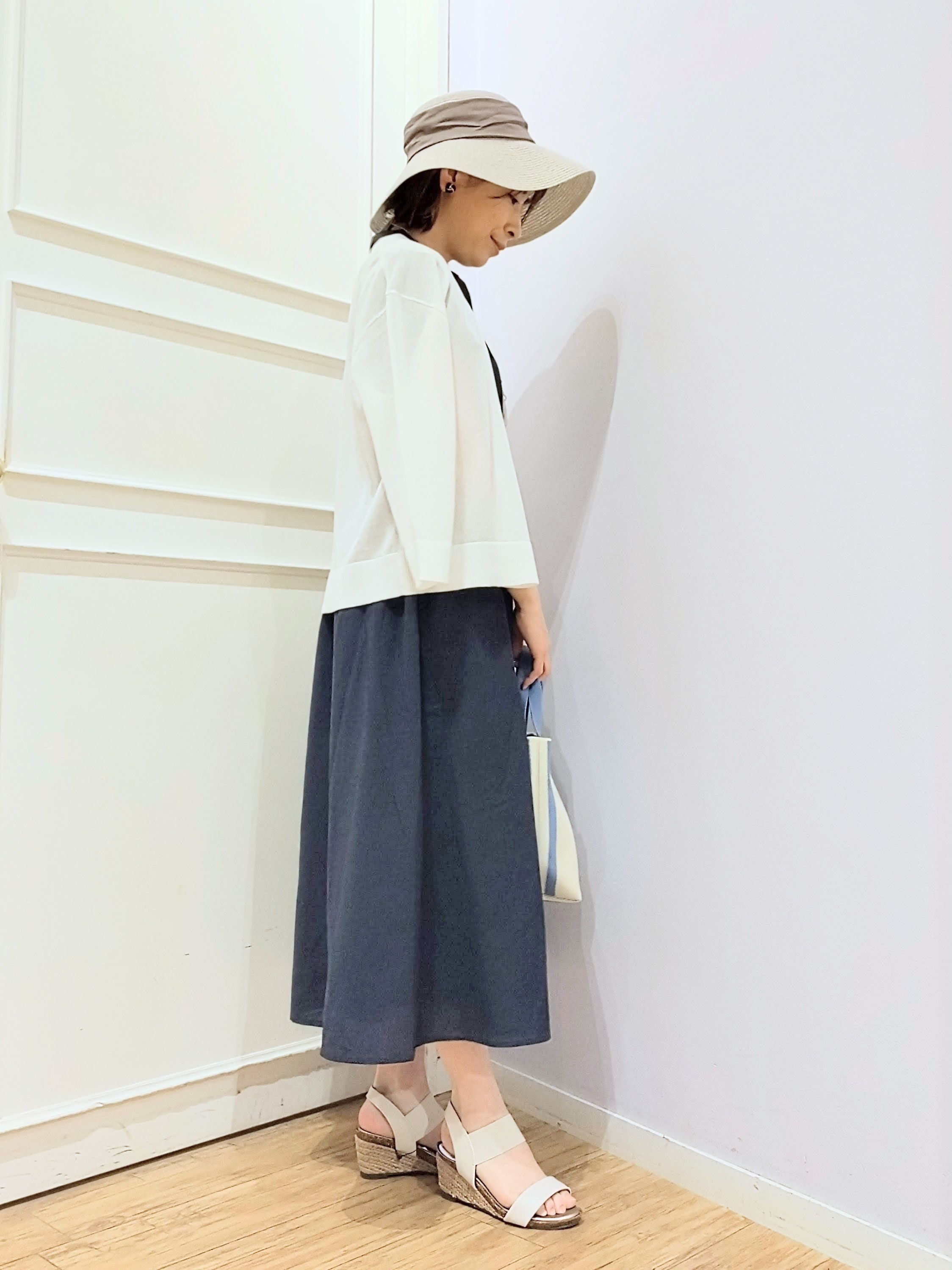 miomioさんの「SHOO･LA･RUE｜【ひんやり/洗濯機可/S-LL】オンにもオフにも マルチに使えるボタンレスカーディガン」を使ったコーディネート