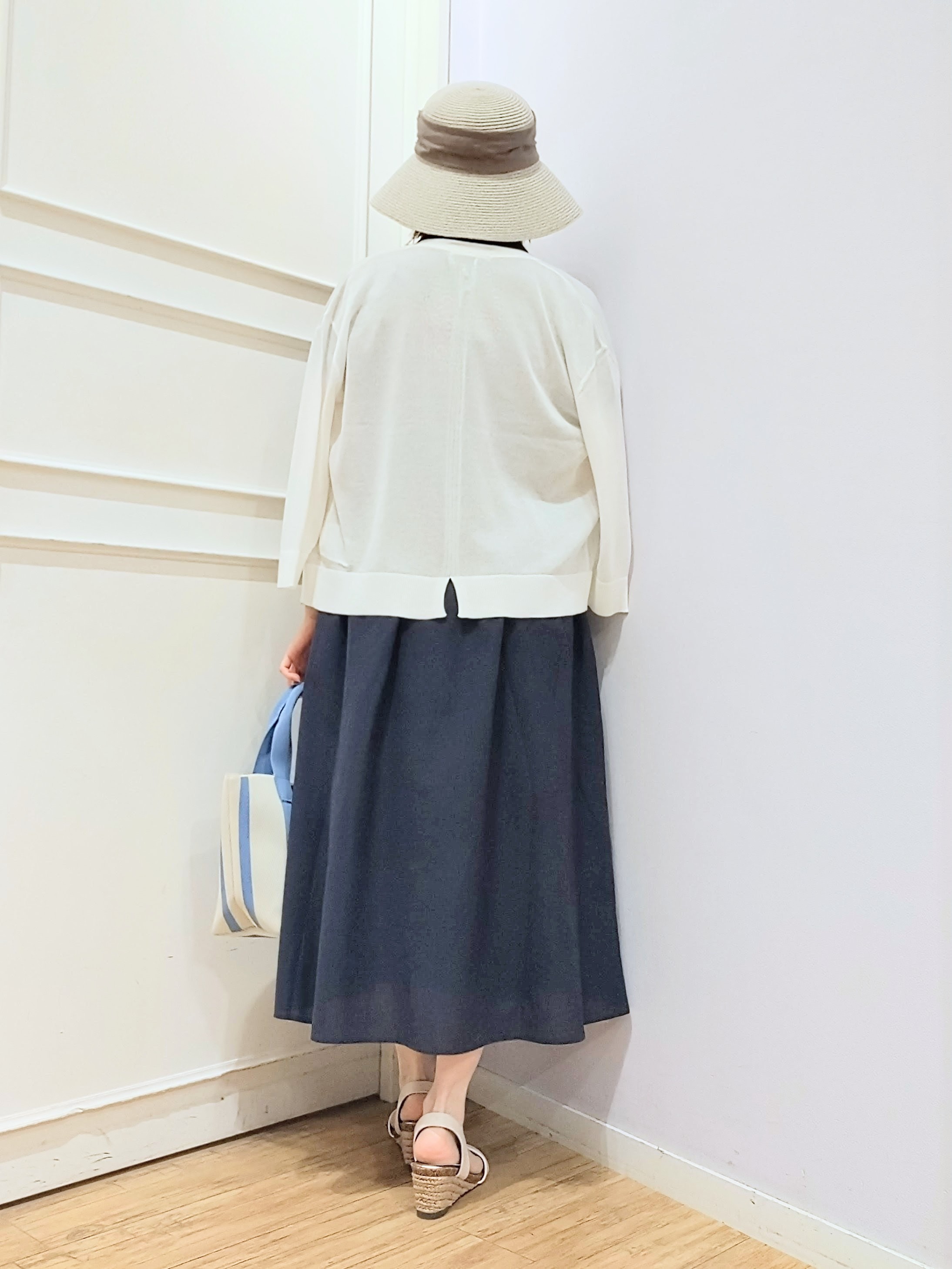 miomioさんの「SHOO･LA･RUE｜【ひんやり/洗濯機可/S-LL】オンにもオフにも マルチに使えるボタンレスカーディガン」を使ったコーディネート