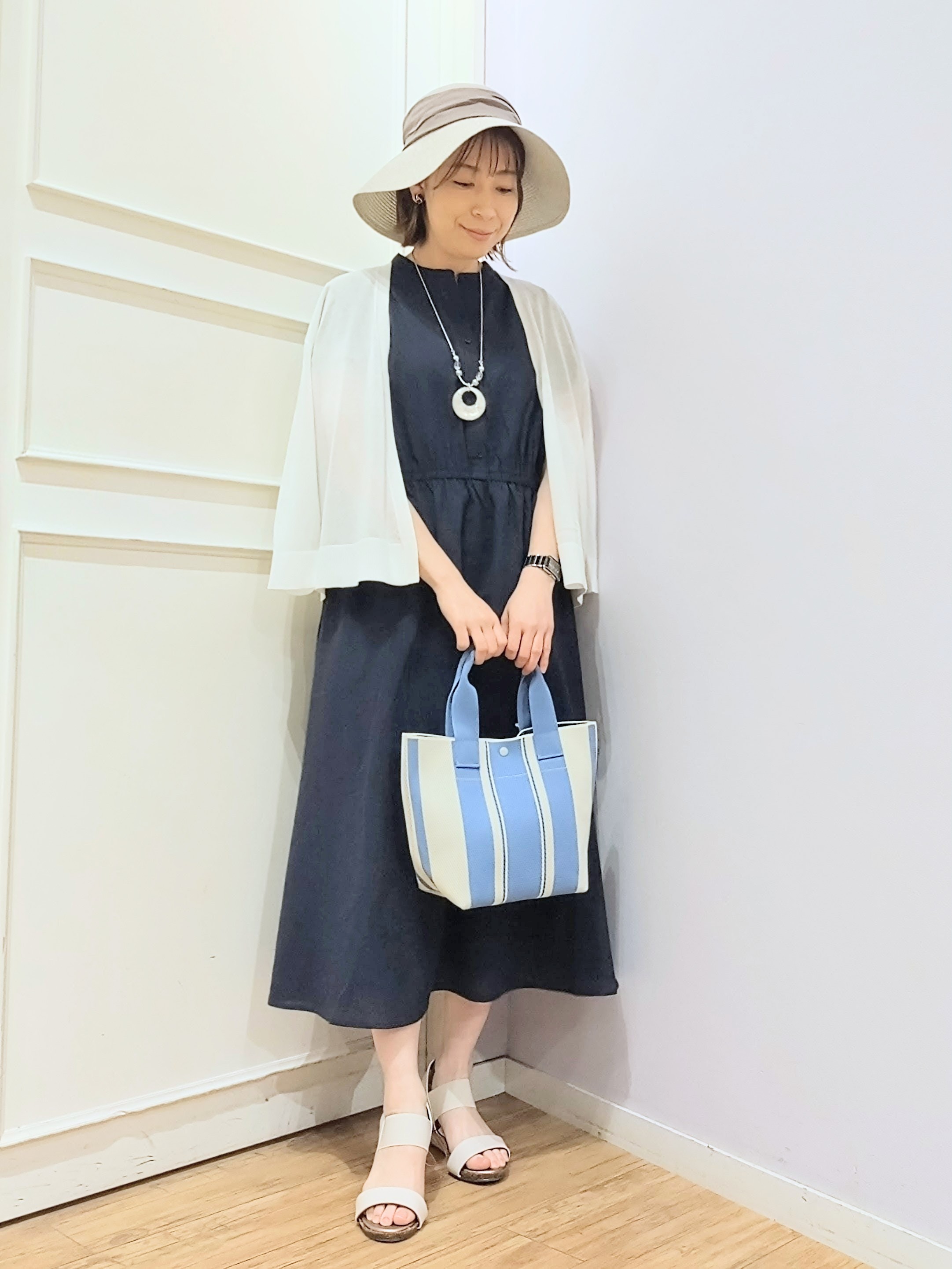 miomioさんの「SHOO･LA･RUE｜【ひんやり/洗濯機可/S-LL】オンにもオフにも マルチに使えるボタンレスカーディガン」を使ったコーディネート