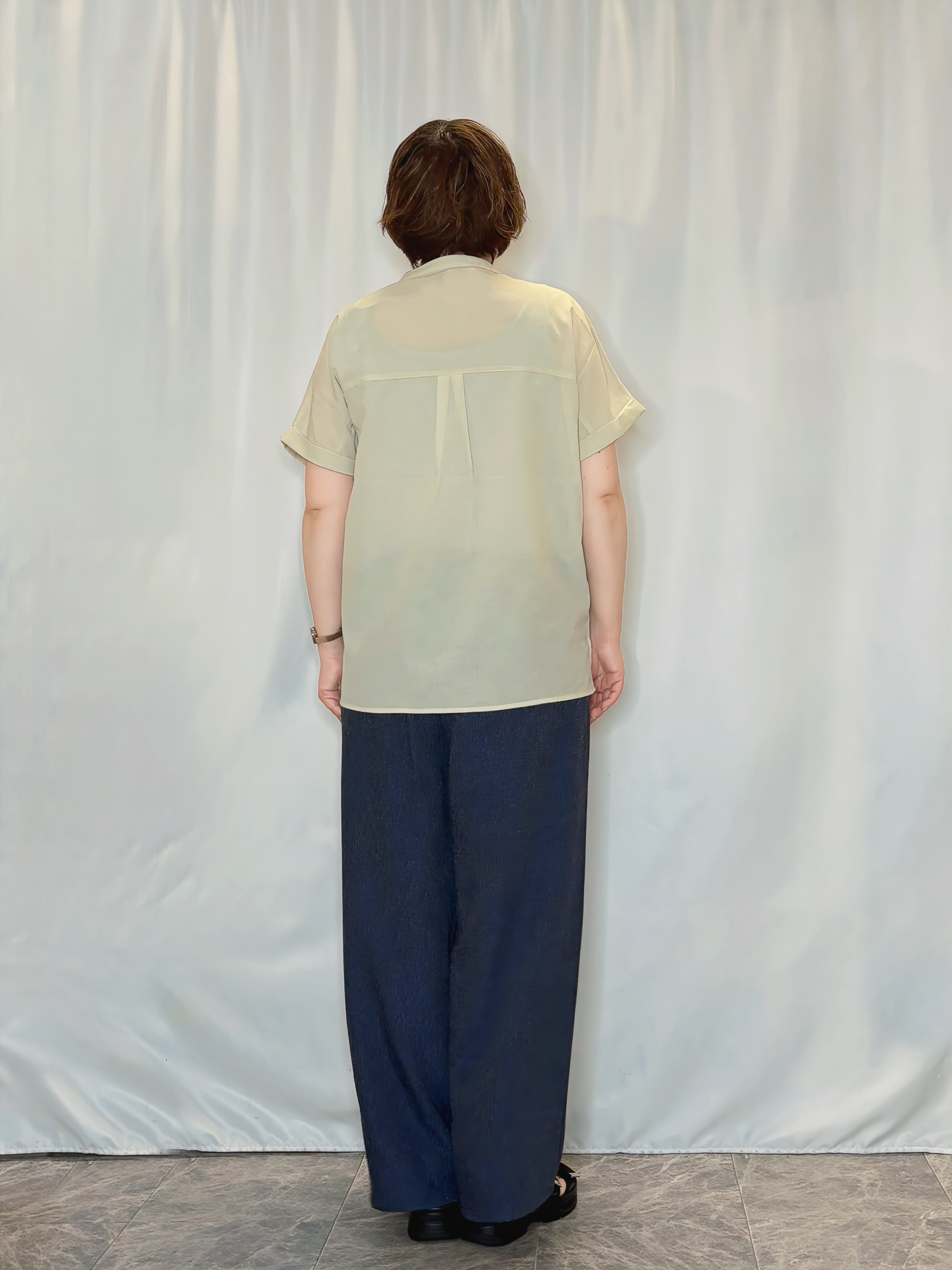 たみさんの「SHOO･LA･RUE｜【洗濯機可/ひんやり/UV】さらっとしたタッチが心地よい ショート丈 Vネックカーディガン」を使ったコーディネート