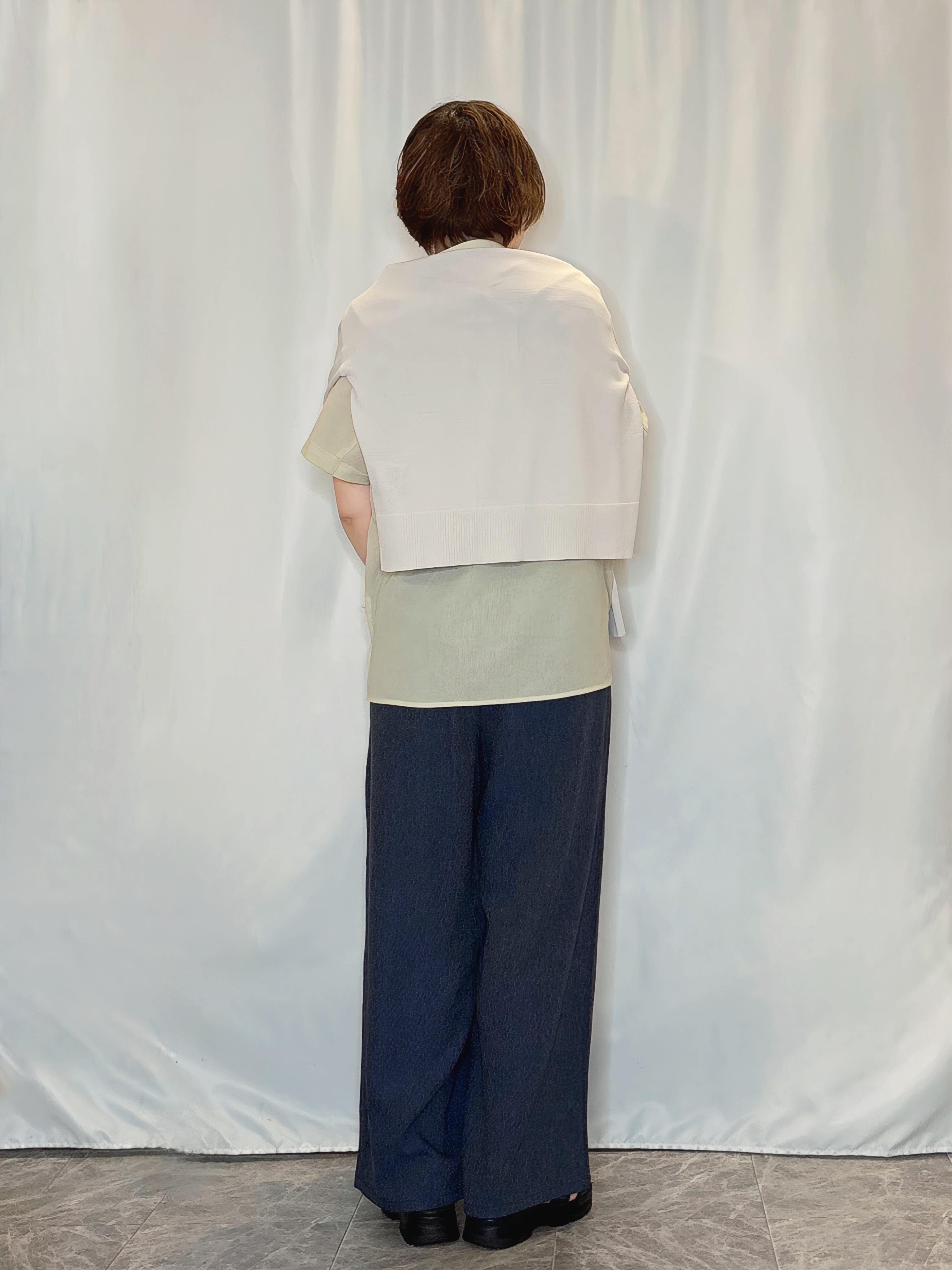 たみさんの「SHOO･LA･RUE｜【洗濯機可/ひんやり/UV】さらっとしたタッチが心地よい ショート丈 Vネックカーディガン」を使ったコーディネート