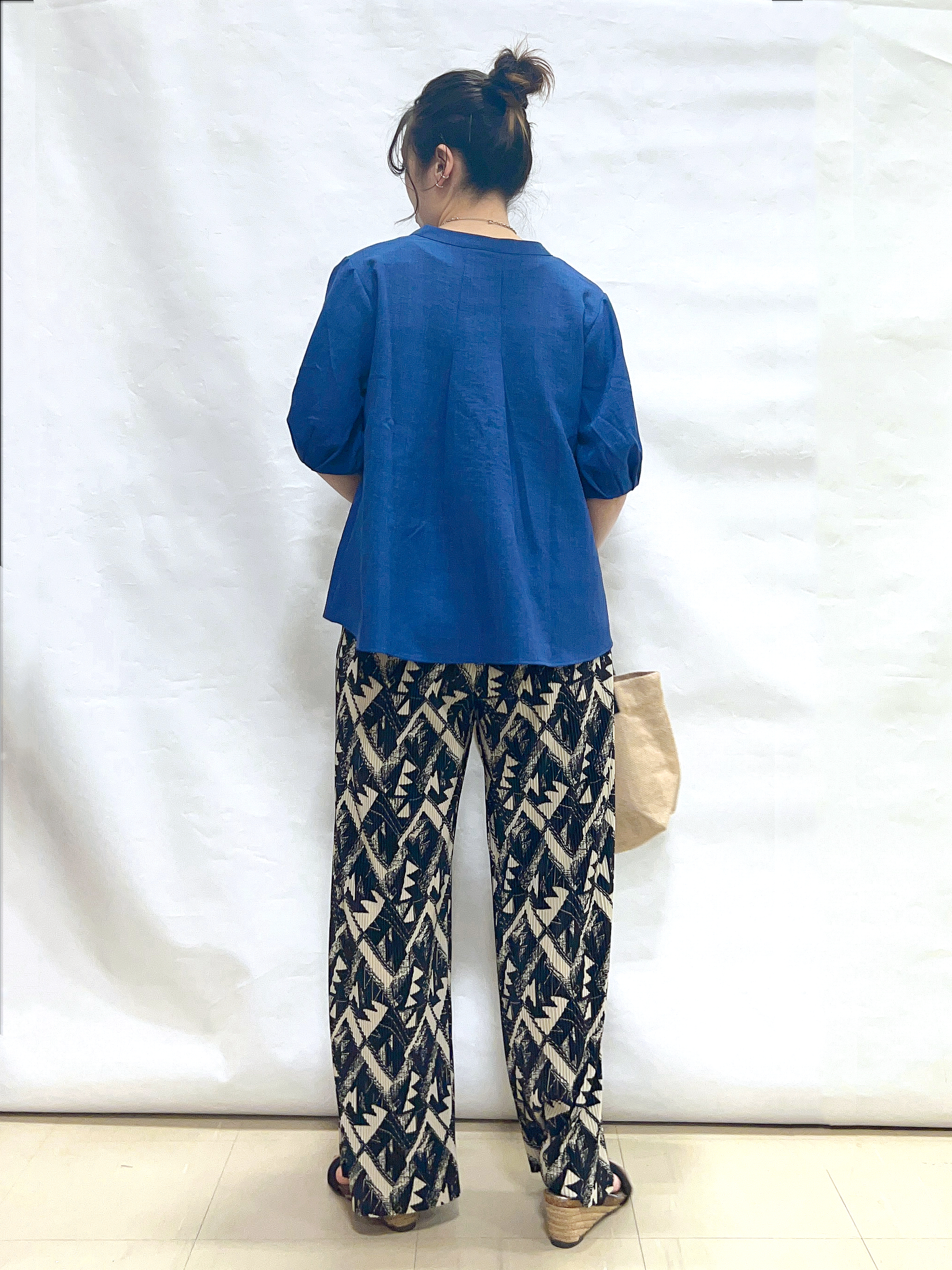 まっつんさんの「SHOO･LA･RUE｜【高レビュー/洗濯後しわになりにくい/インせず着られる】自然に体型カバー 麻調ペプラムブラウス」を使ったコーディネート