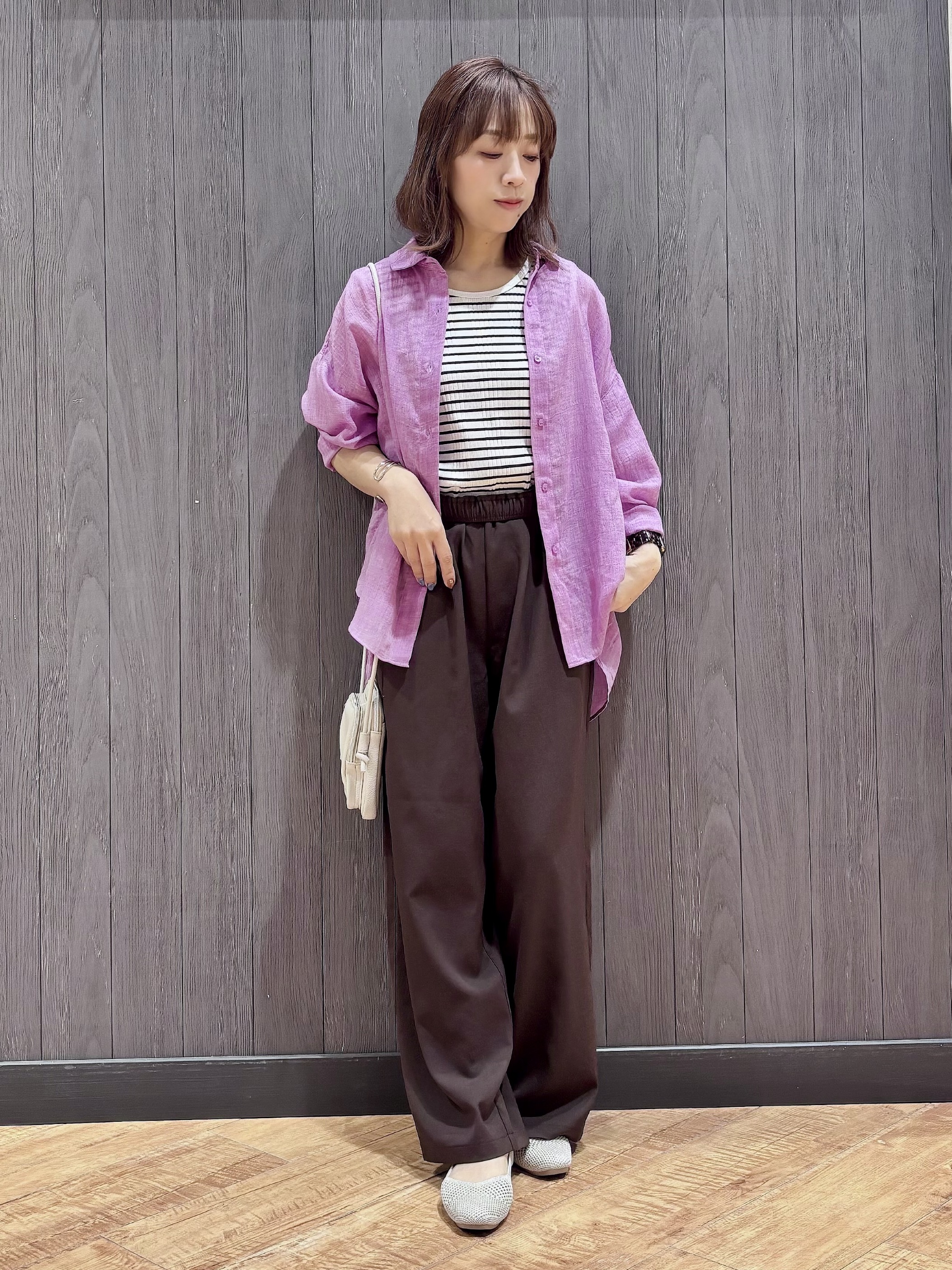 meiさんの「SHOO･LA･RUE｜【体型カバー】ふんわり質感 やわらかこなれシアーシャツ」を使ったコーディネート