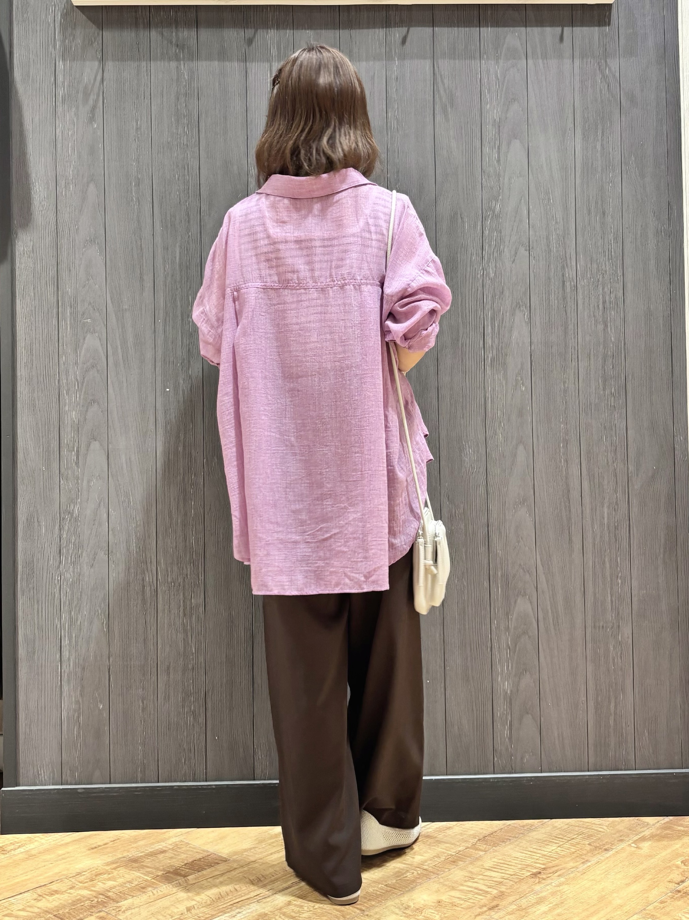 meiさんの「SHOO･LA･RUE｜【体型カバー】ふんわり質感 やわらかこなれシアーシャツ」を使ったコーディネート