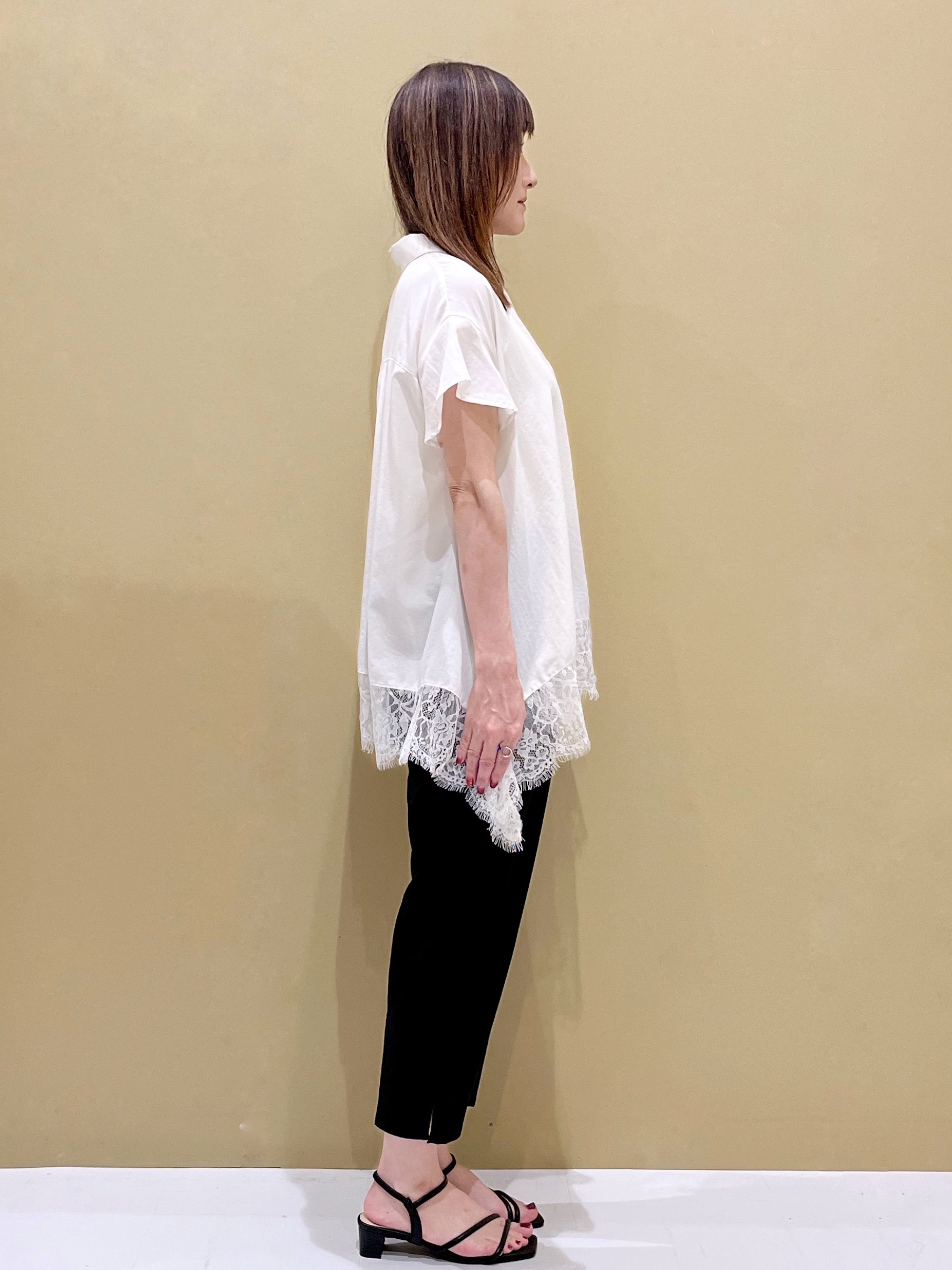 yukariさんの「OPAQUE.CLIP｜裾レース スキッパーブラウス【洗濯機OK】」を使ったコーディネート