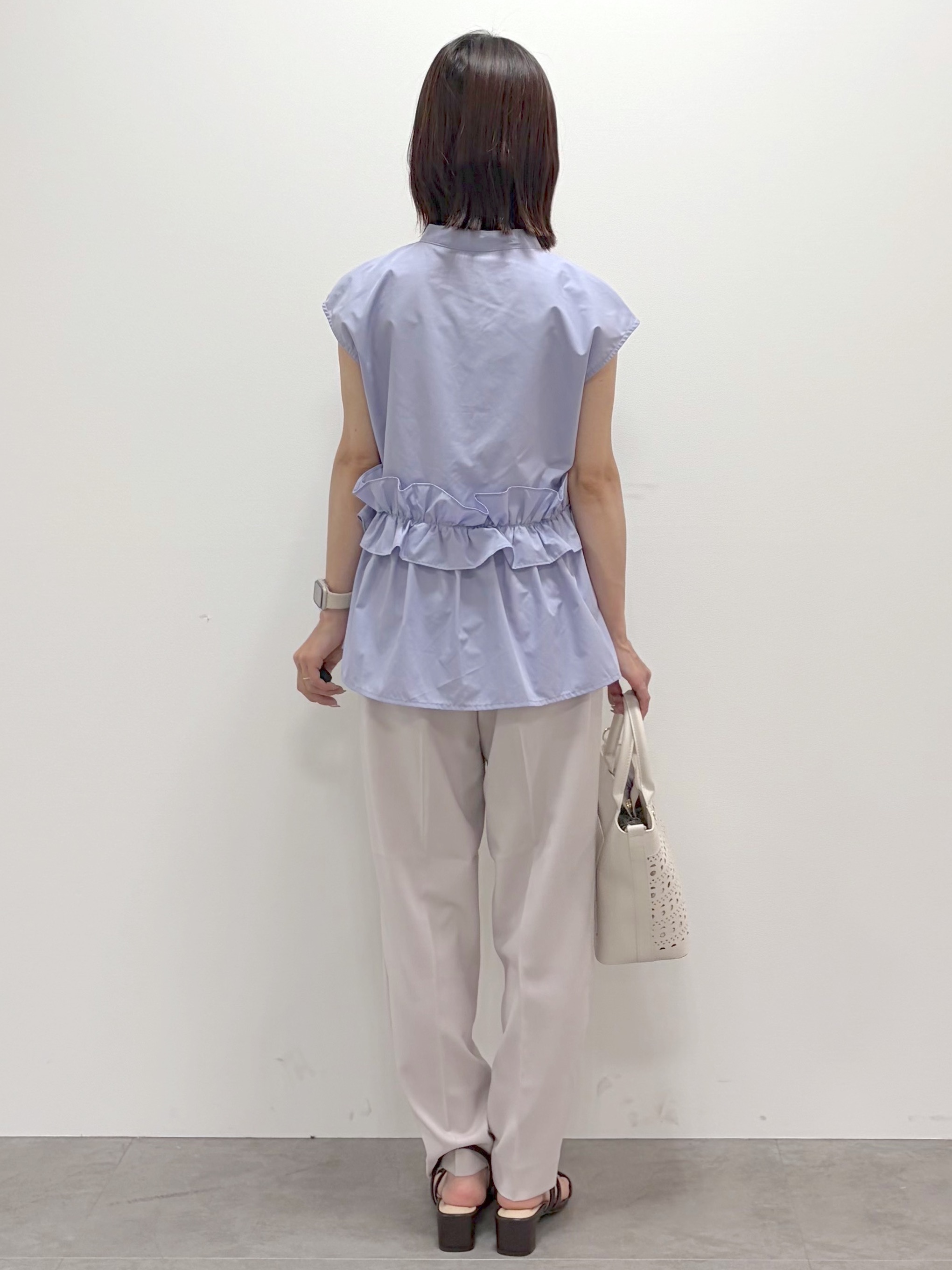 kozuさんの「index｜フリルペプラムフレンチブラウス【洗濯機OK】」を使ったコーディネート