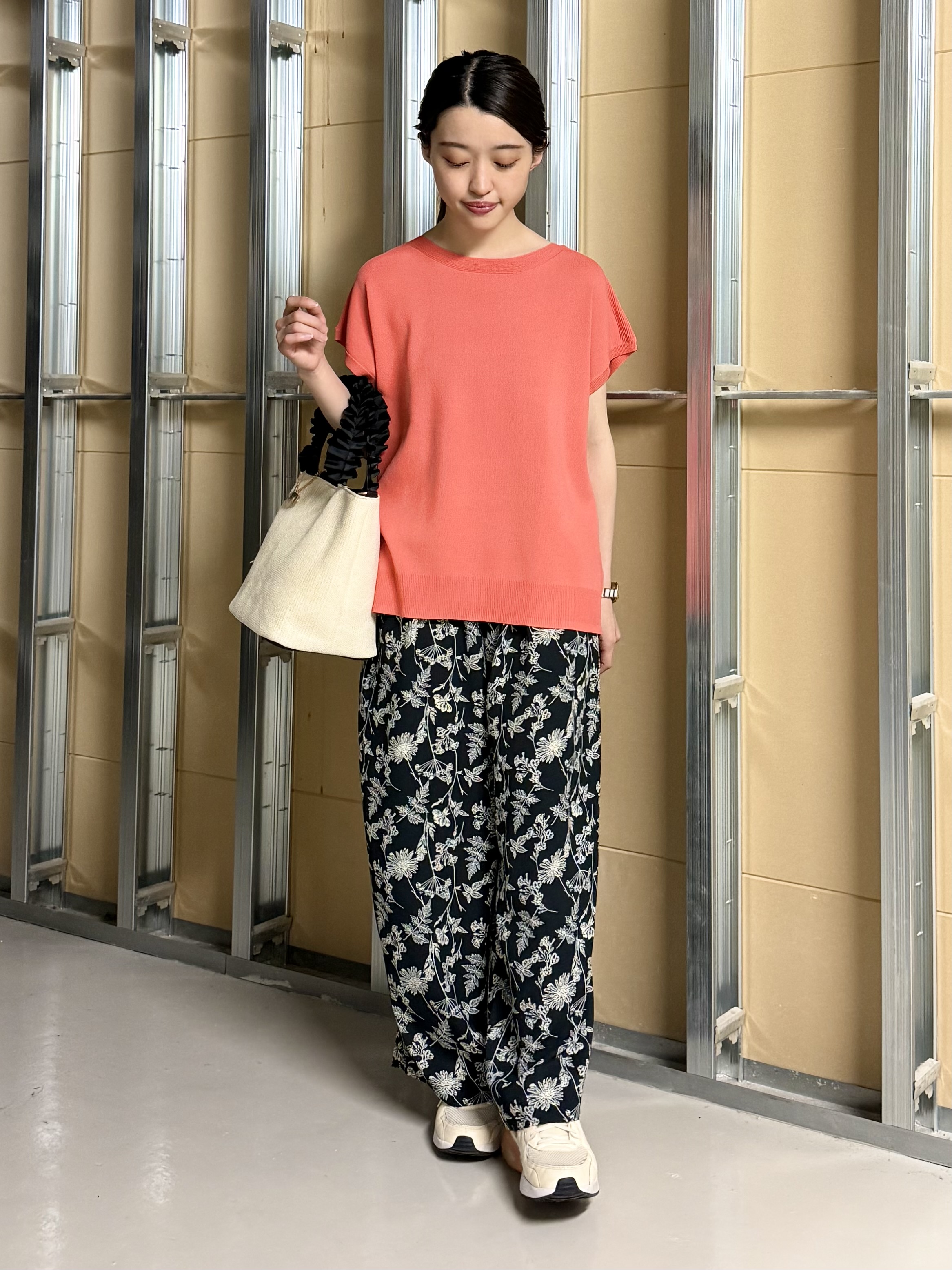 sahoさんの「THE SHOP TK｜【S-XL/ひんやりタッチ】多機能フレンチスリーブニット 洗濯機OK/UVケア/毛玉になりにくい」を使ったコーディネート