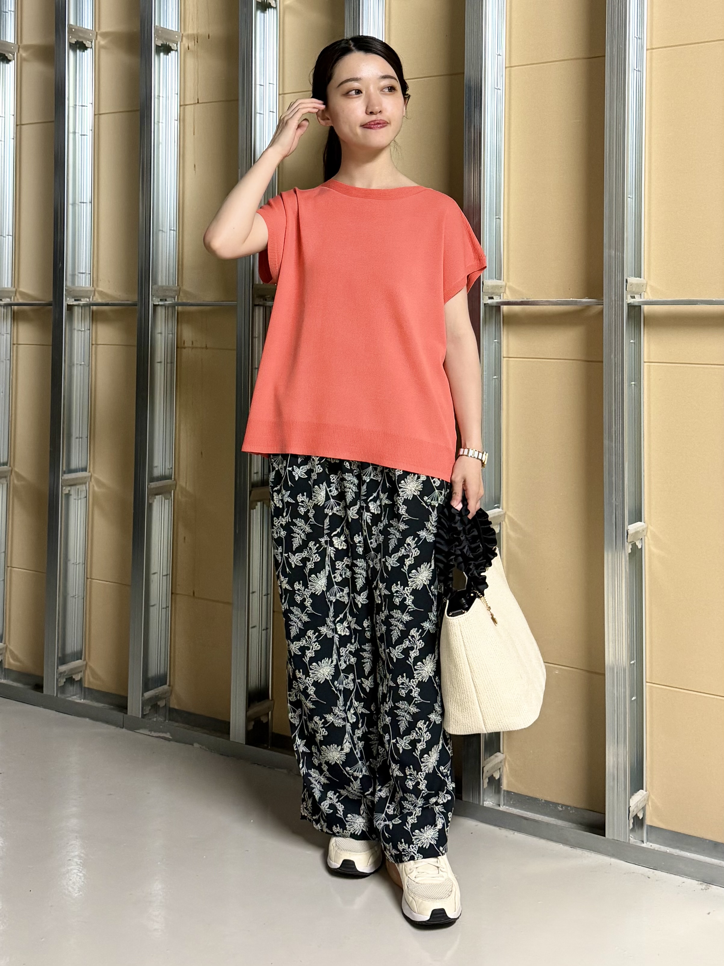 sahoさんの「THE SHOP TK｜【S-XL/ひんやりタッチ】多機能フレンチスリーブニット 洗濯機OK/UVケア/毛玉になりにくい」を使ったコーディネート