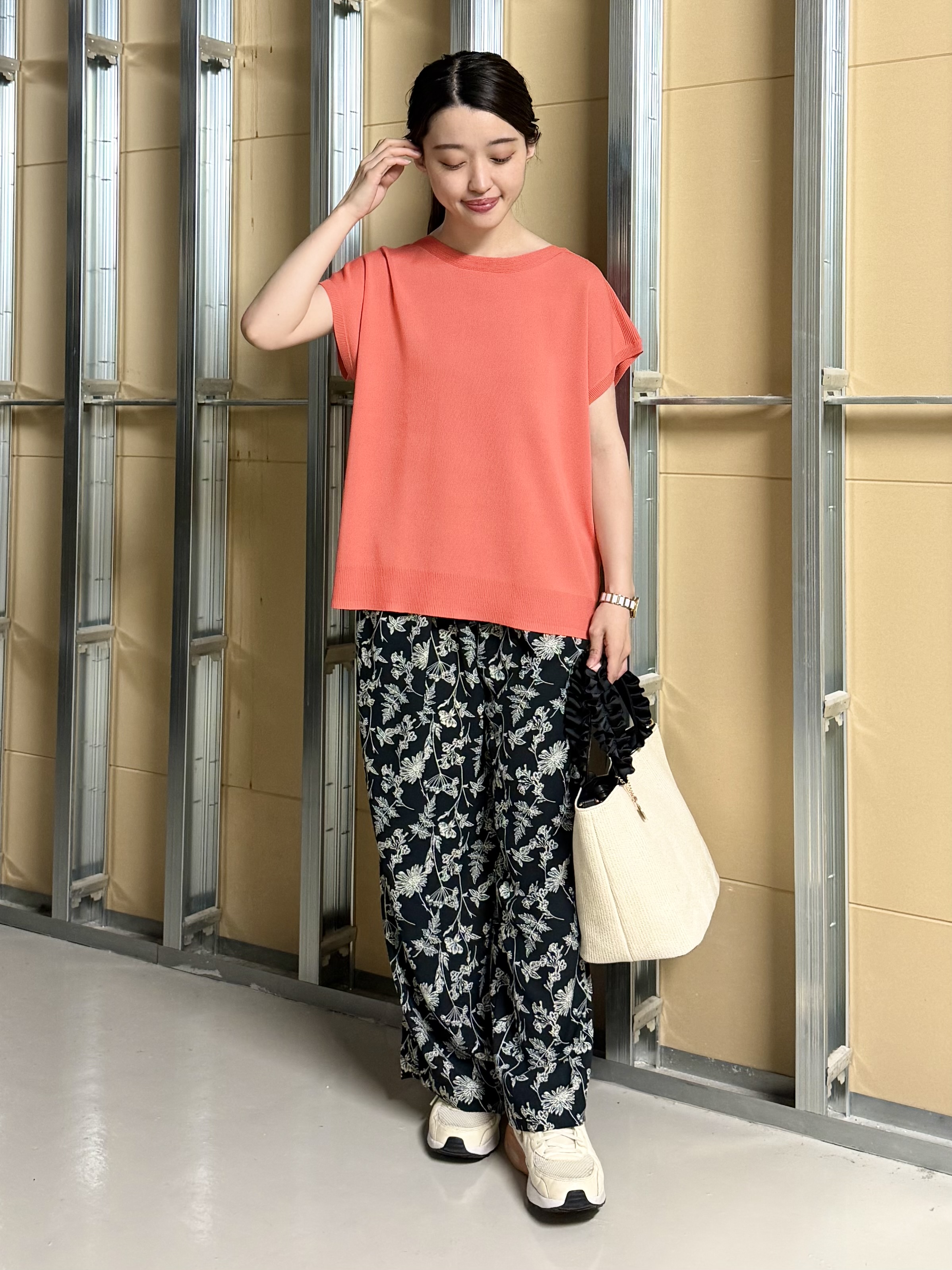sahoさんの「THE SHOP TK｜【S-XL/ひんやりタッチ】多機能フレンチスリーブニット 洗濯機OK/UVケア/毛玉になりにくい」を使ったコーディネート